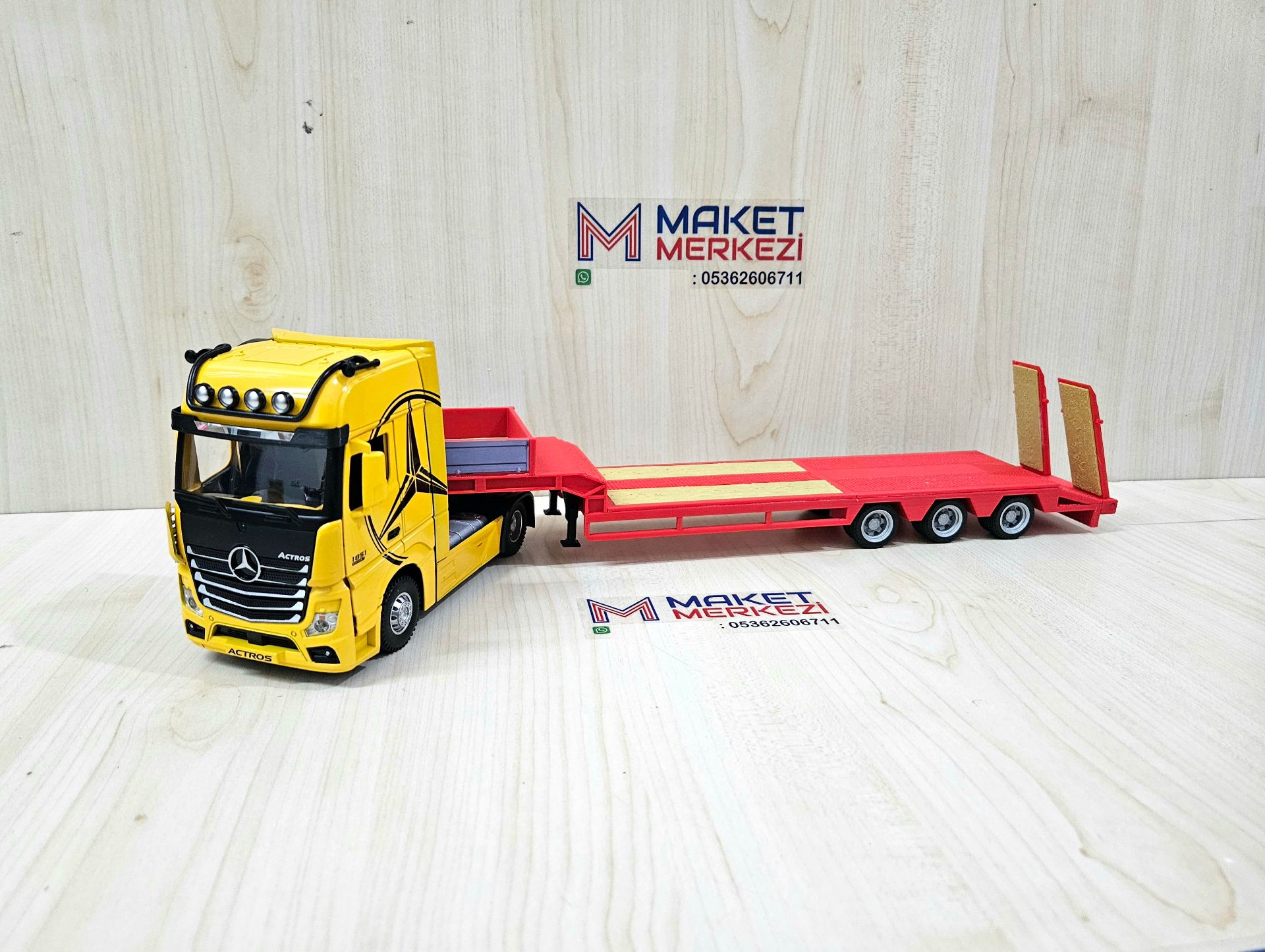 1/36 SARI MERCEDES ACTROS 1851 LOWBED DORSELİ TIR MAKETİ