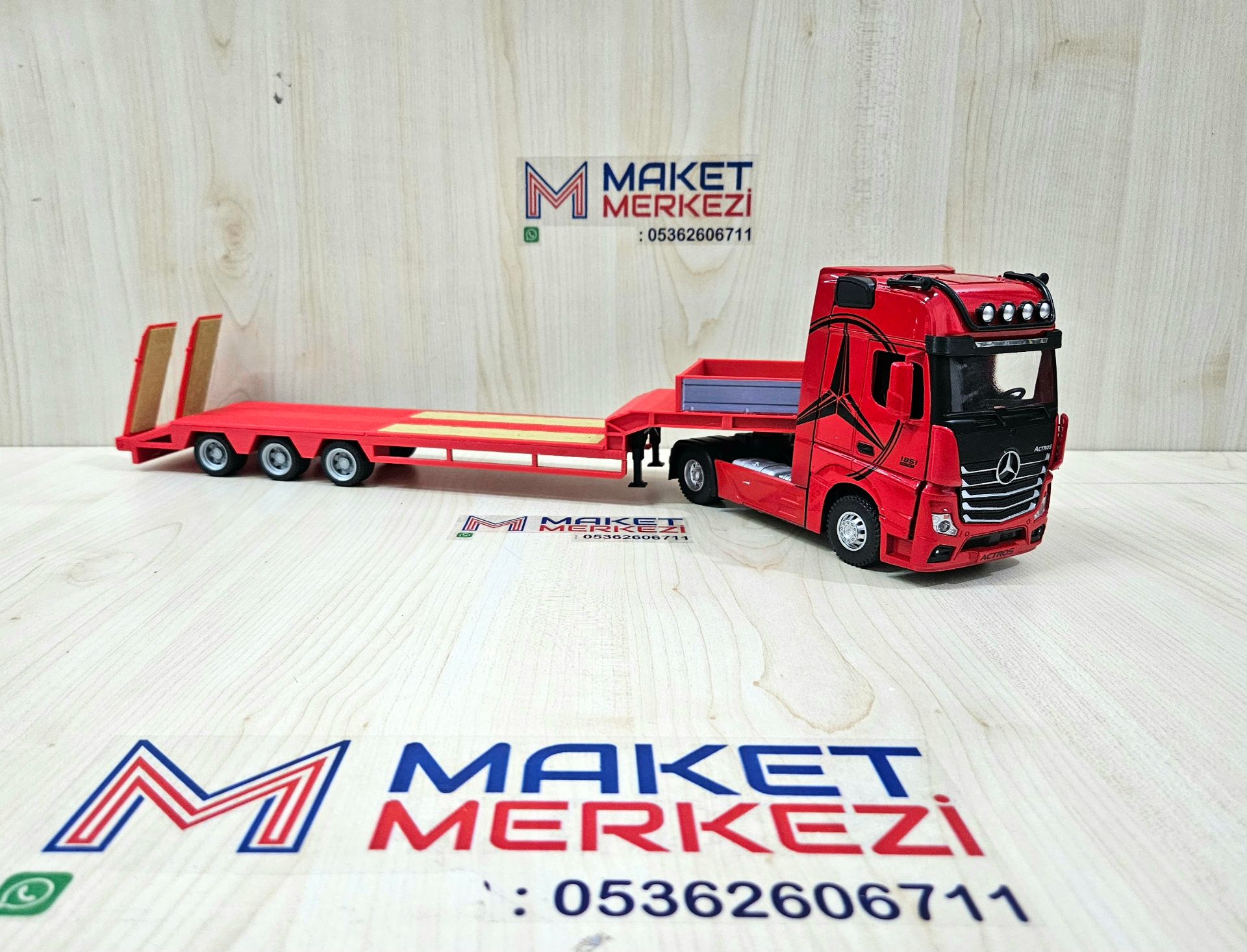 1/36 KIRMIZI MERCEDES ACTROS 1851 LOWBED DORSELİ TIR MAKETİ