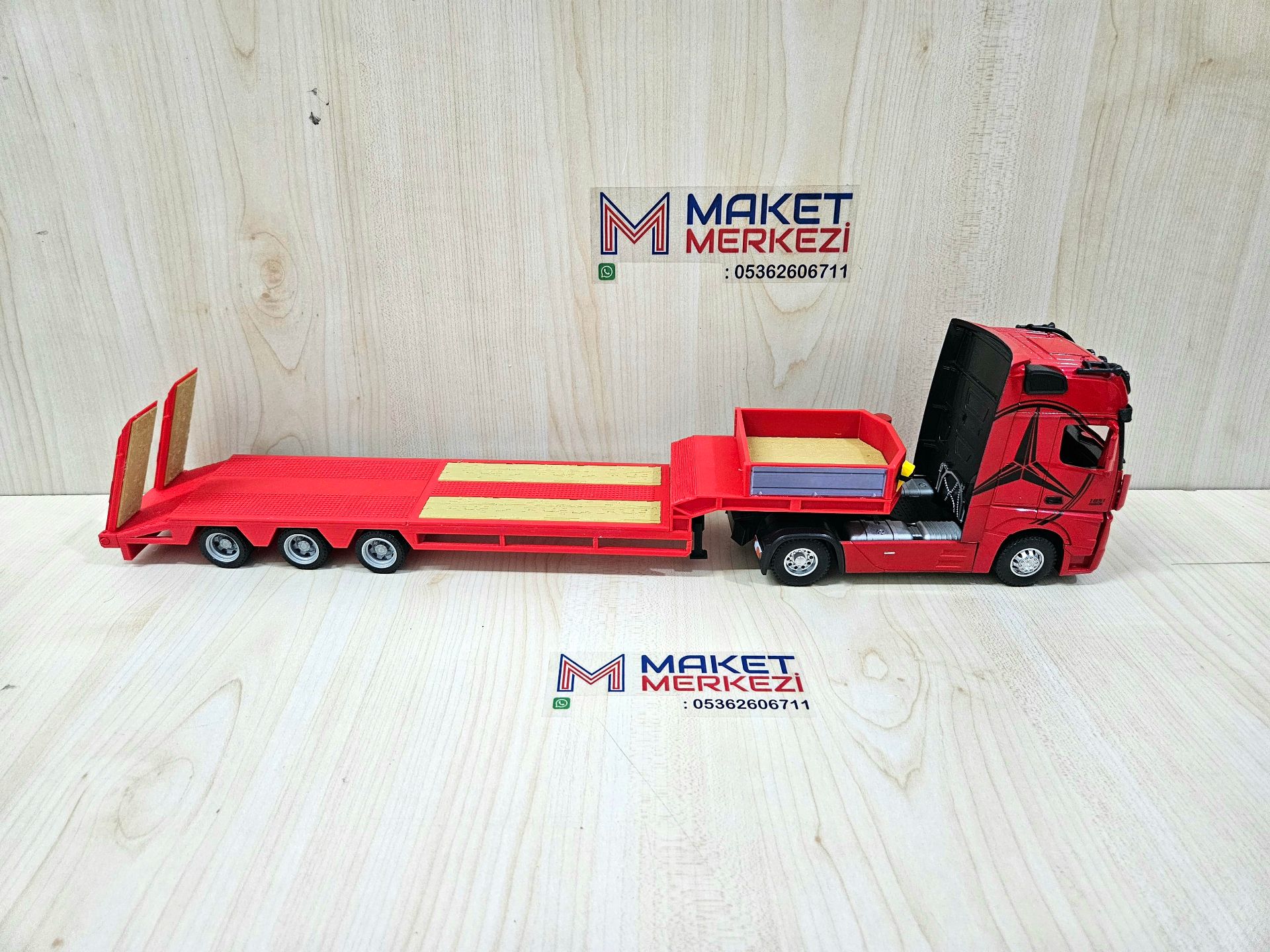 1/36 KIRMIZI MERCEDES ACTROS 1851 LOWBED DORSELİ TIR MAKETİ
