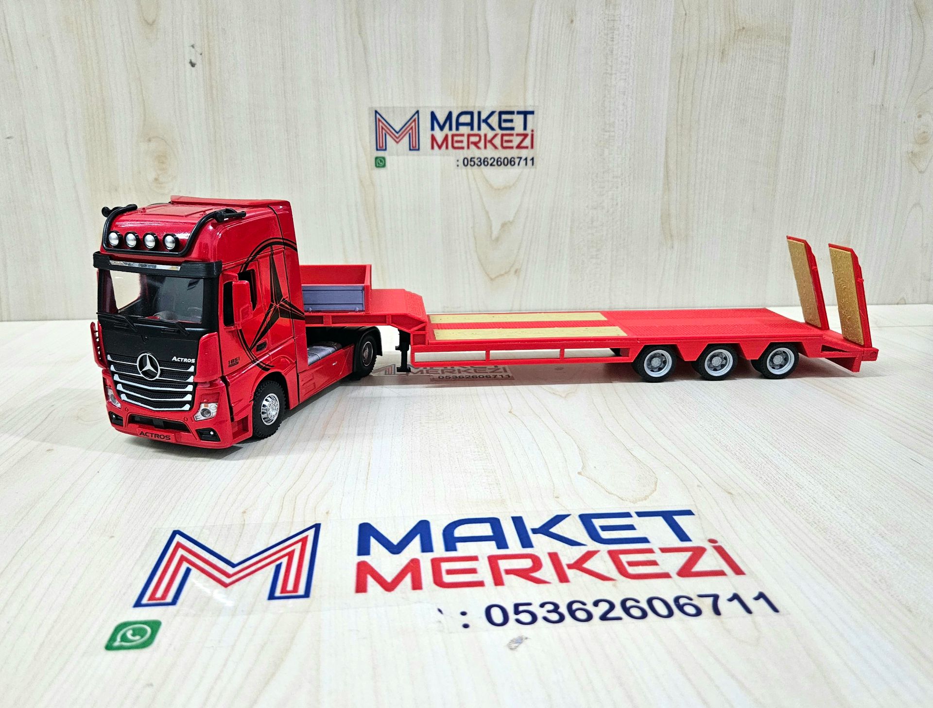 1/36 KIRMIZI MERCEDES ACTROS 1851 LOWBED DORSELİ TIR MAKETİ