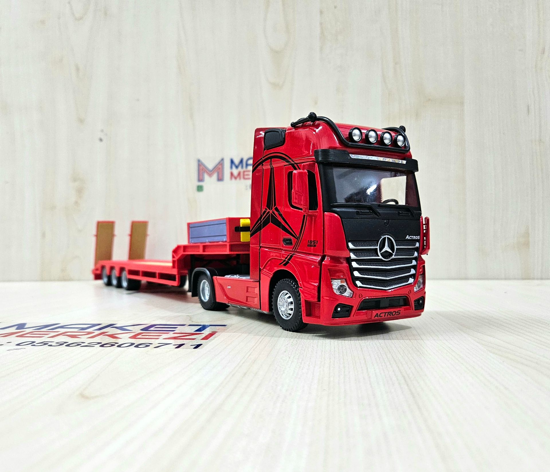1/36 KIRMIZI MERCEDES ACTROS 1851 LOWBED DORSELİ TIR MAKETİ