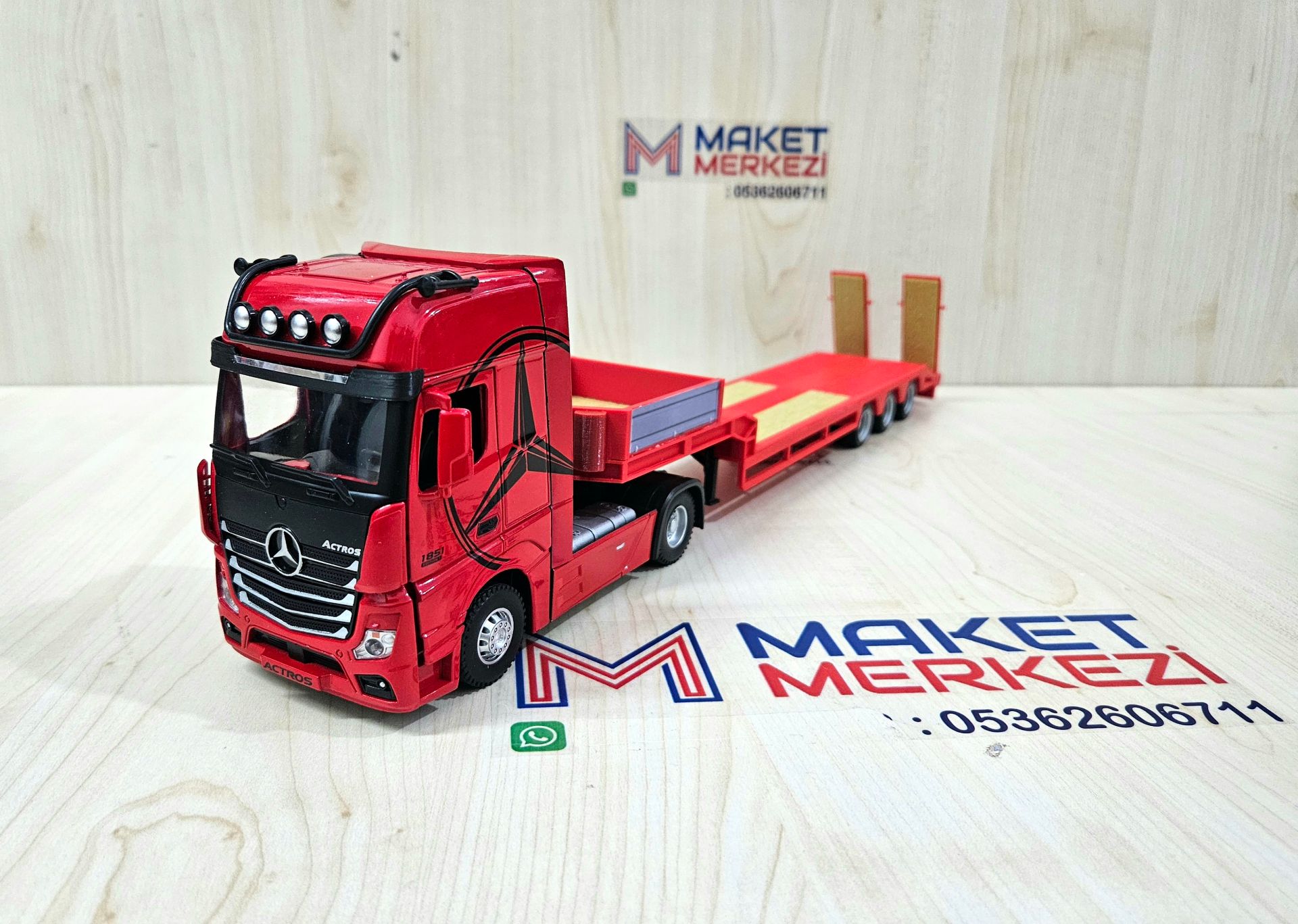 1/36 KIRMIZI MERCEDES ACTROS 1851 LOWBED DORSELİ TIR MAKETİ