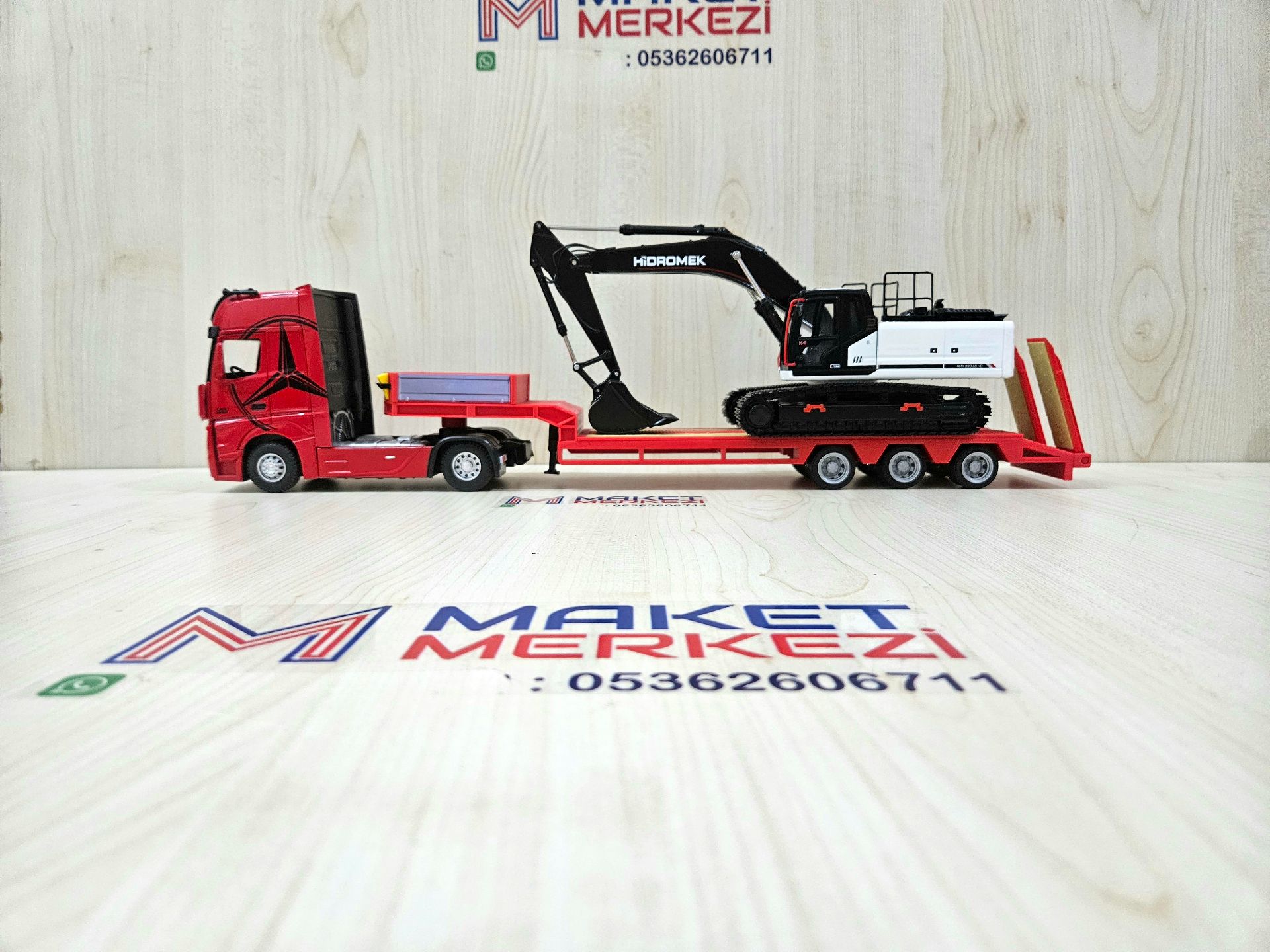 1/36 KIRMIZI MERCEDES ACTROS 1851 LOWBED DORSELİ TIR MAKETİ
