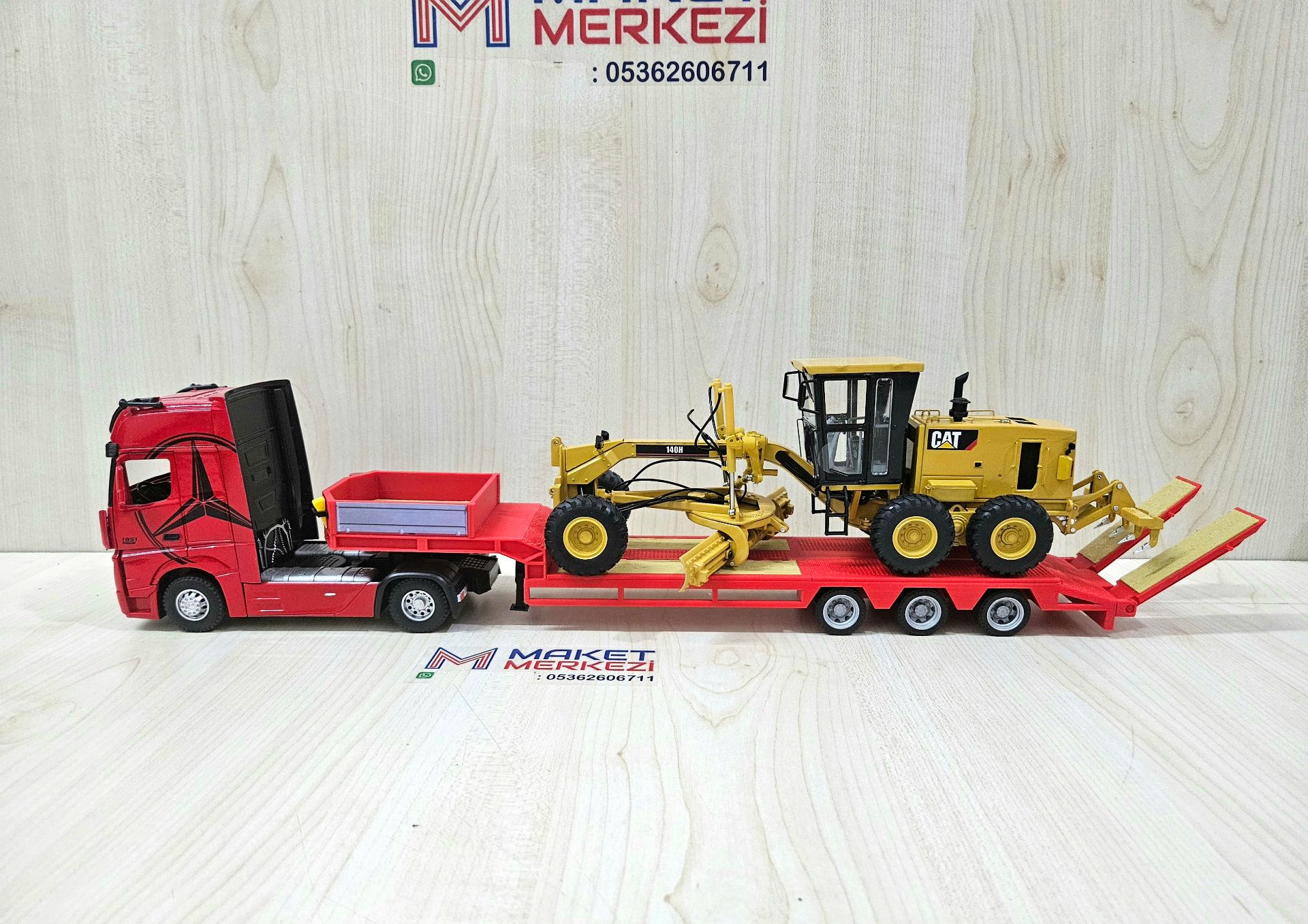 1/36 KIRMIZI MERCEDES ACTROS 1851 LOWBED DORSELİ TIR MAKETİ