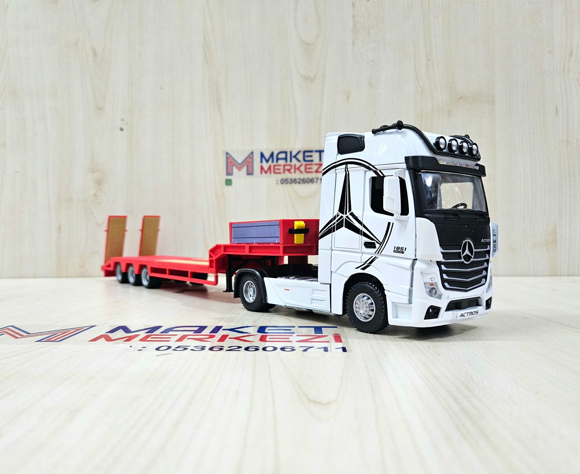 1/36 BEYAZ MERCEDES ACTROS 1851 LOWBED DORSELİ TIR MAKETİ