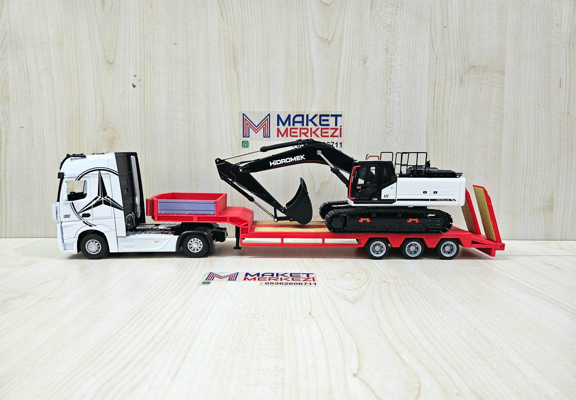 1/36 BEYAZ MERCEDES ACTROS 1851 LOWBED DORSELİ TIR MAKETİ