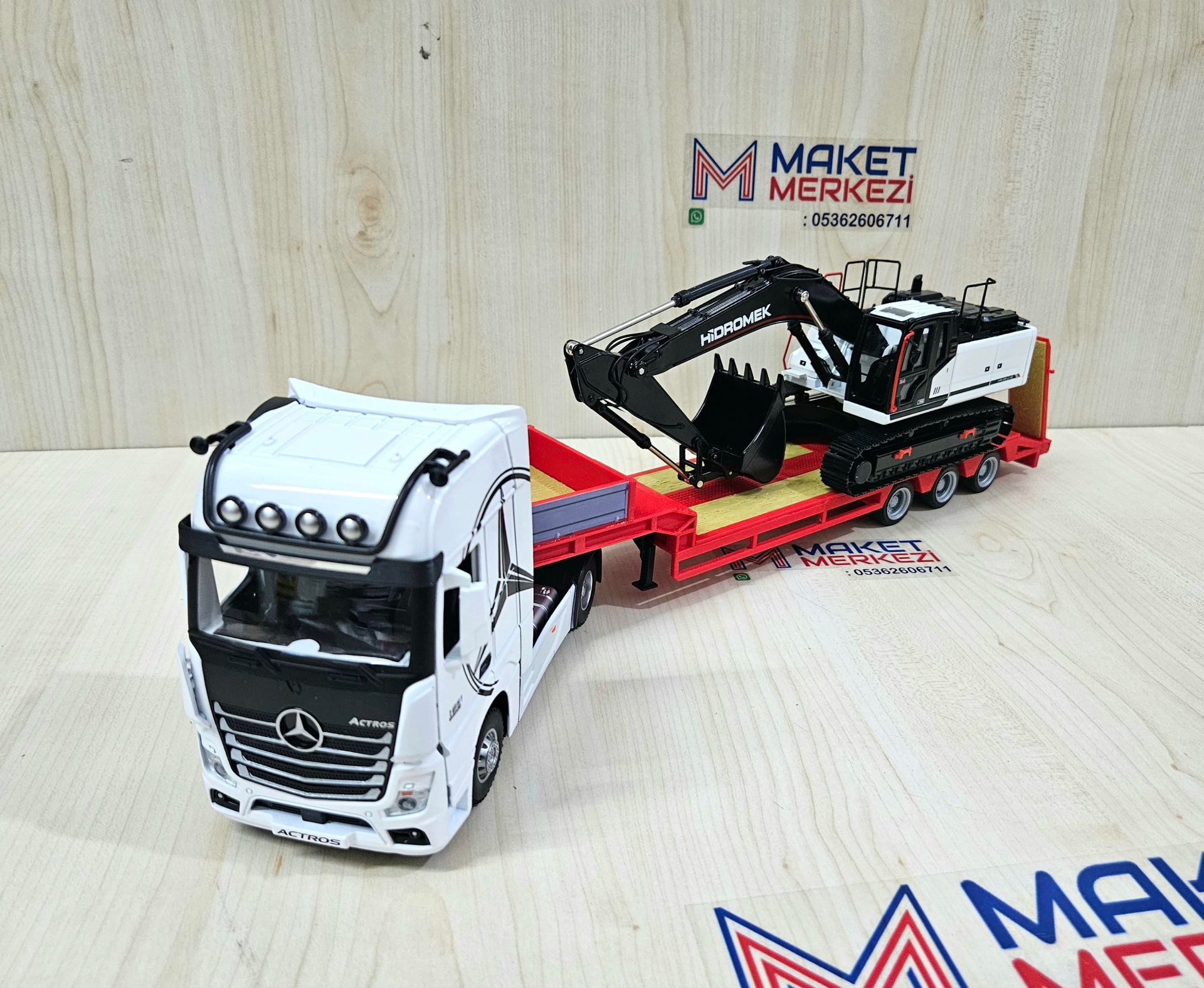 1/36 BEYAZ MERCEDES ACTROS 1851 LOWBED DORSELİ TIR MAKETİ