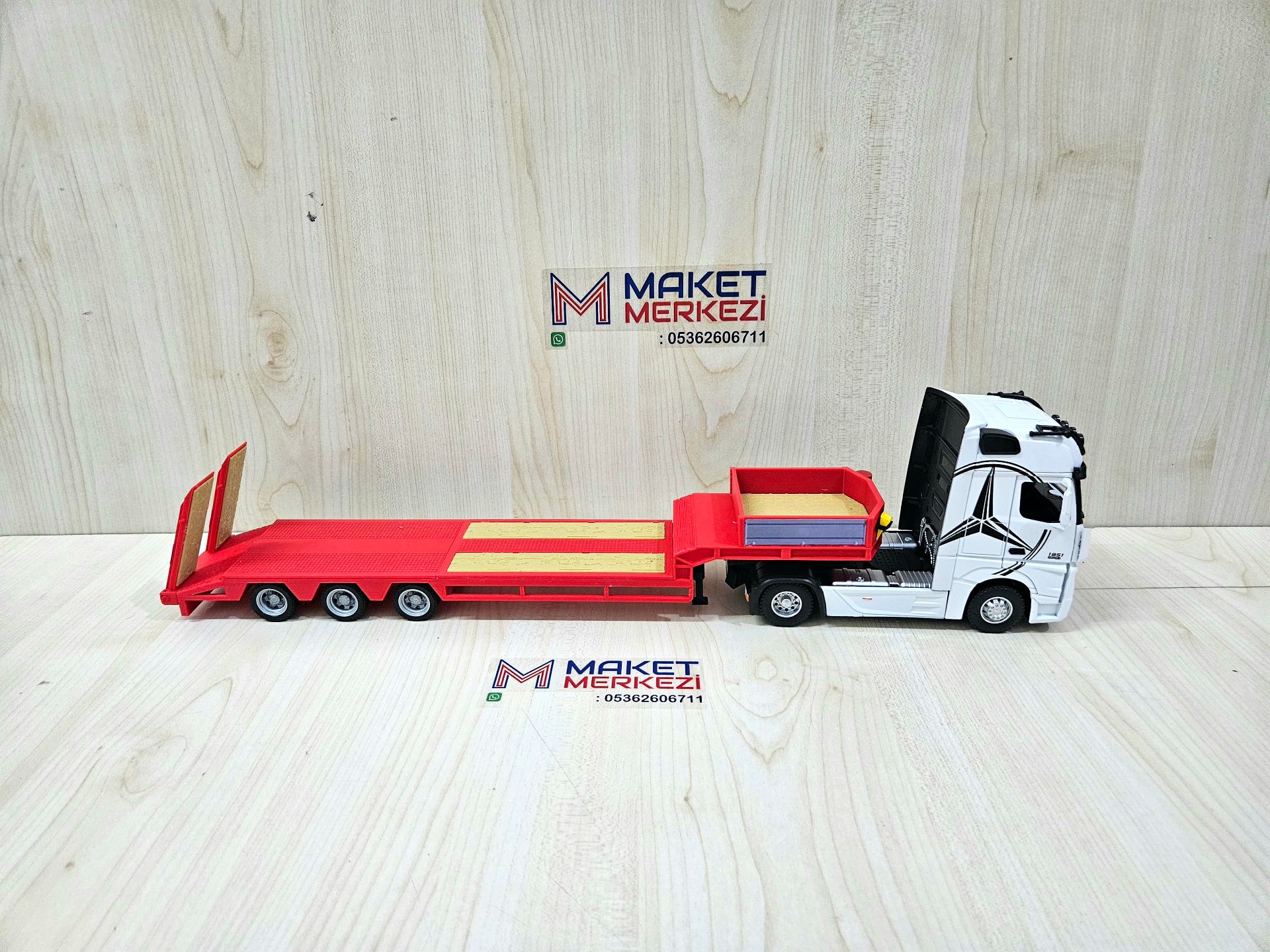 1/36 BEYAZ MERCEDES ACTROS 1851 LOWBED DORSELİ TIR MAKETİ