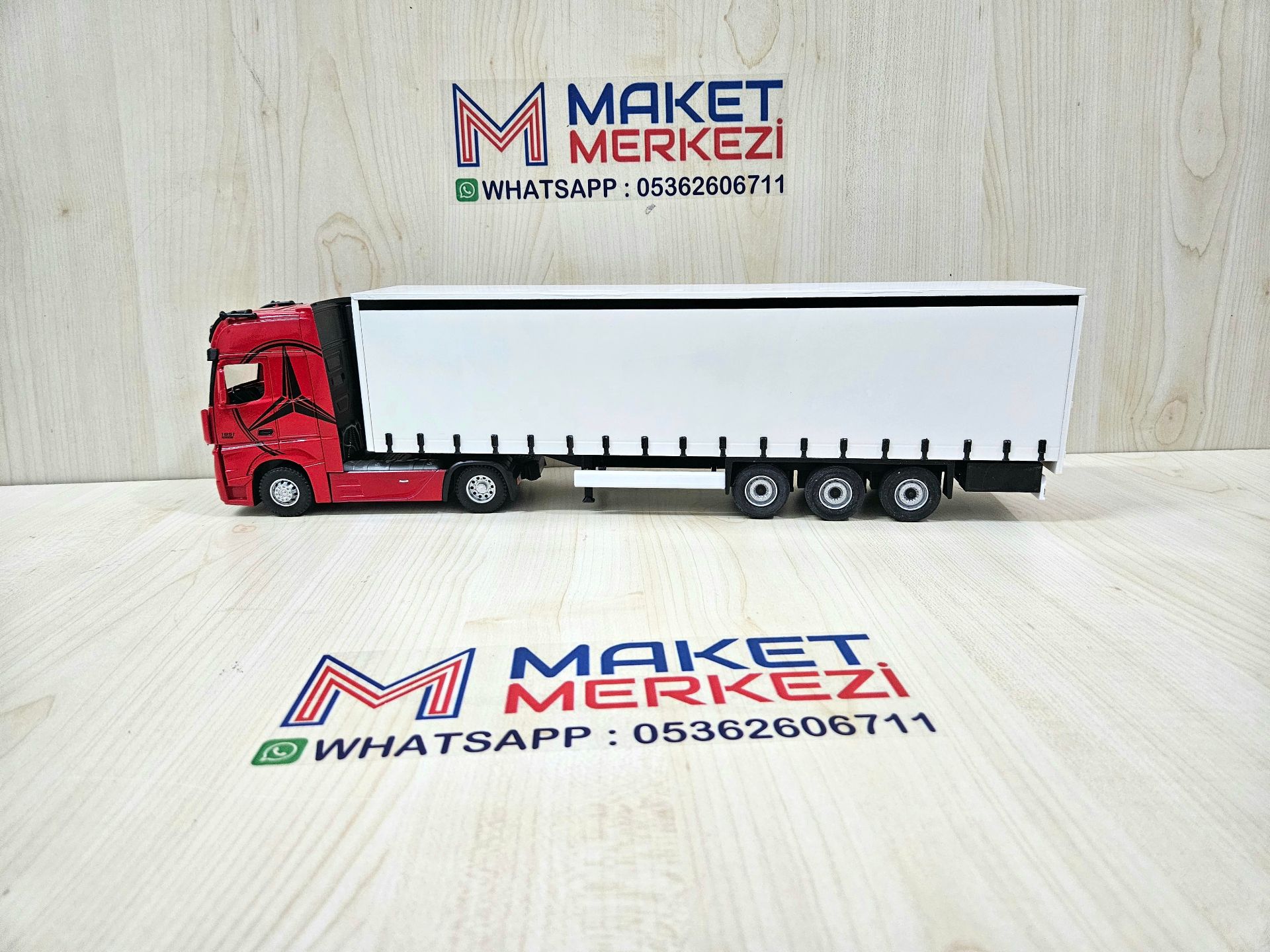 1/36 KIRMIZI MERCEDES ACTROS 1851 TENTE DORSELİ TIR MAKETİ