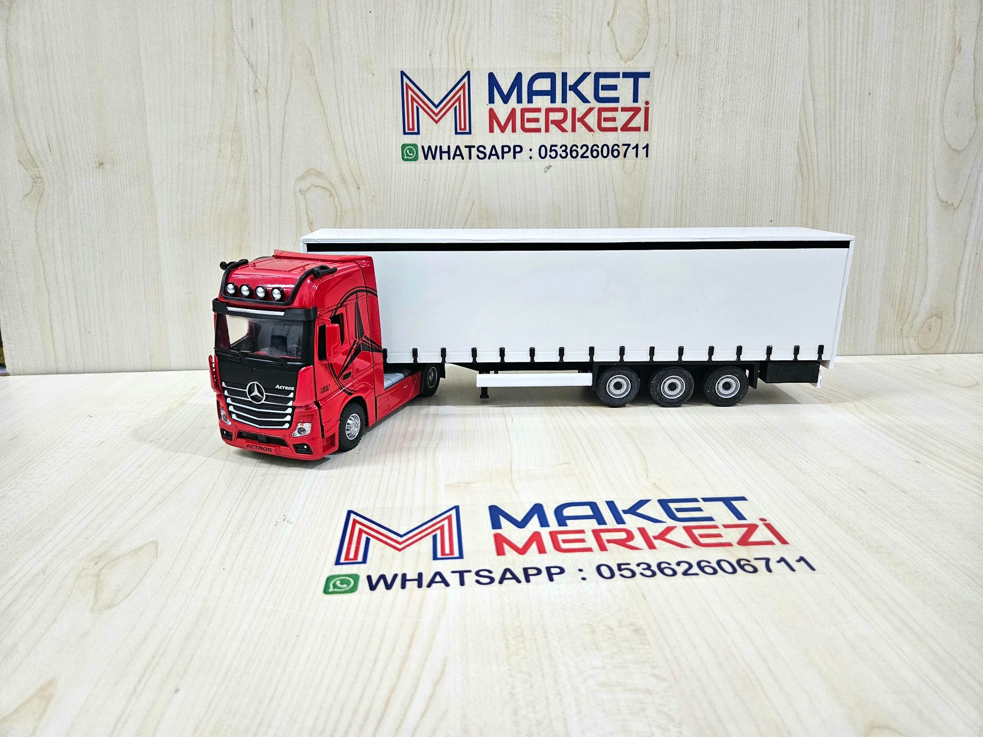 1/36 KIRMIZI MERCEDES ACTROS 1851 TENTE DORSELİ TIR MAKETİ