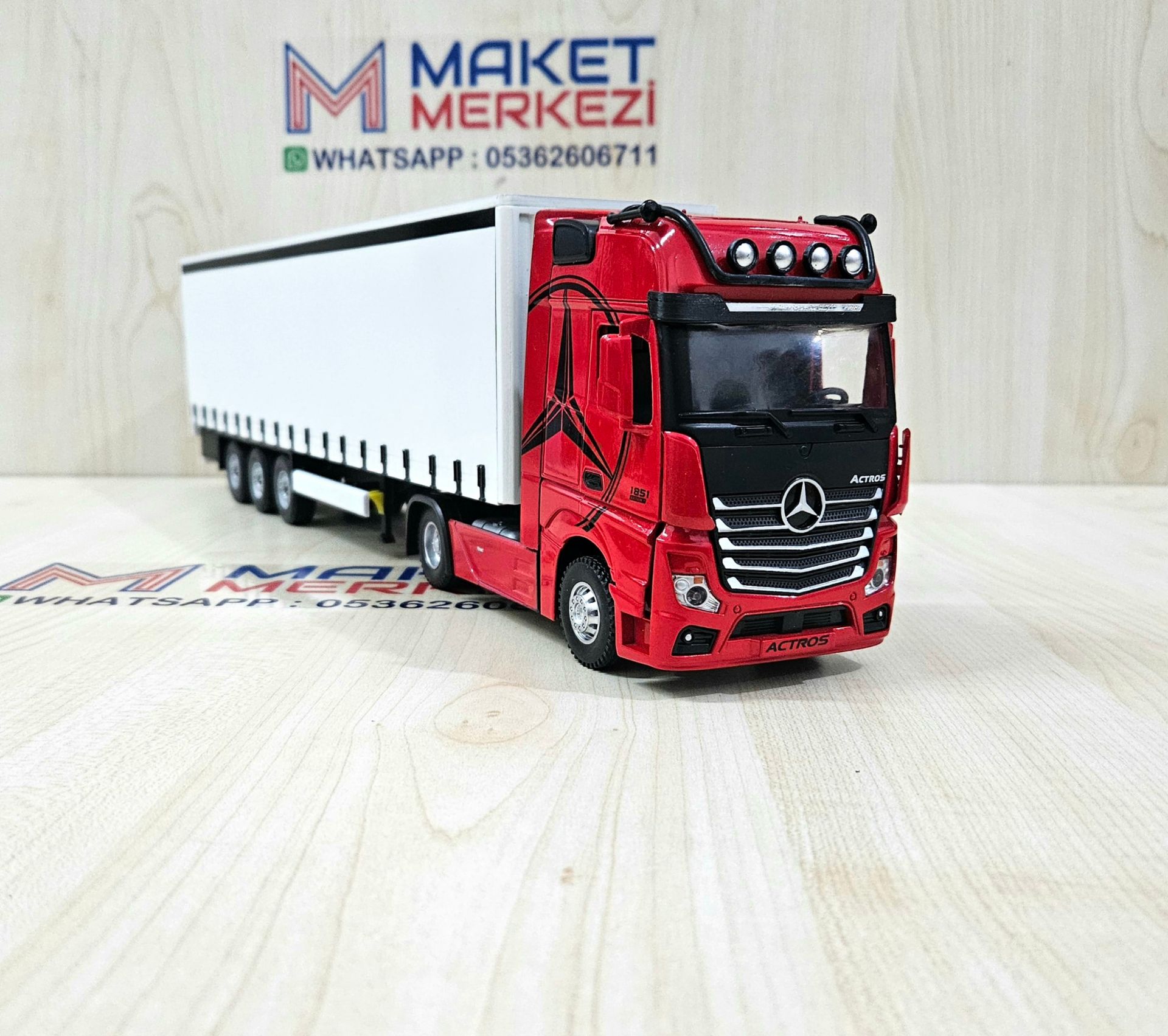 1/36 KIRMIZI MERCEDES ACTROS 1851 TENTE DORSELİ TIR MAKETİ