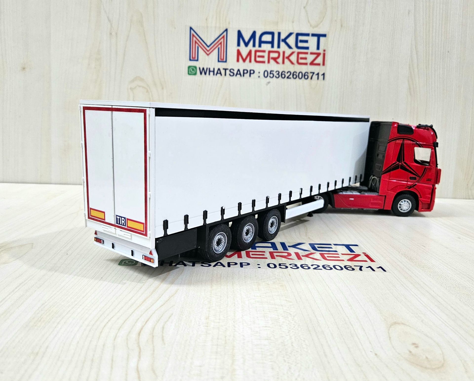 1/36 KIRMIZI MERCEDES ACTROS 1851 TENTE DORSELİ TIR MAKETİ
