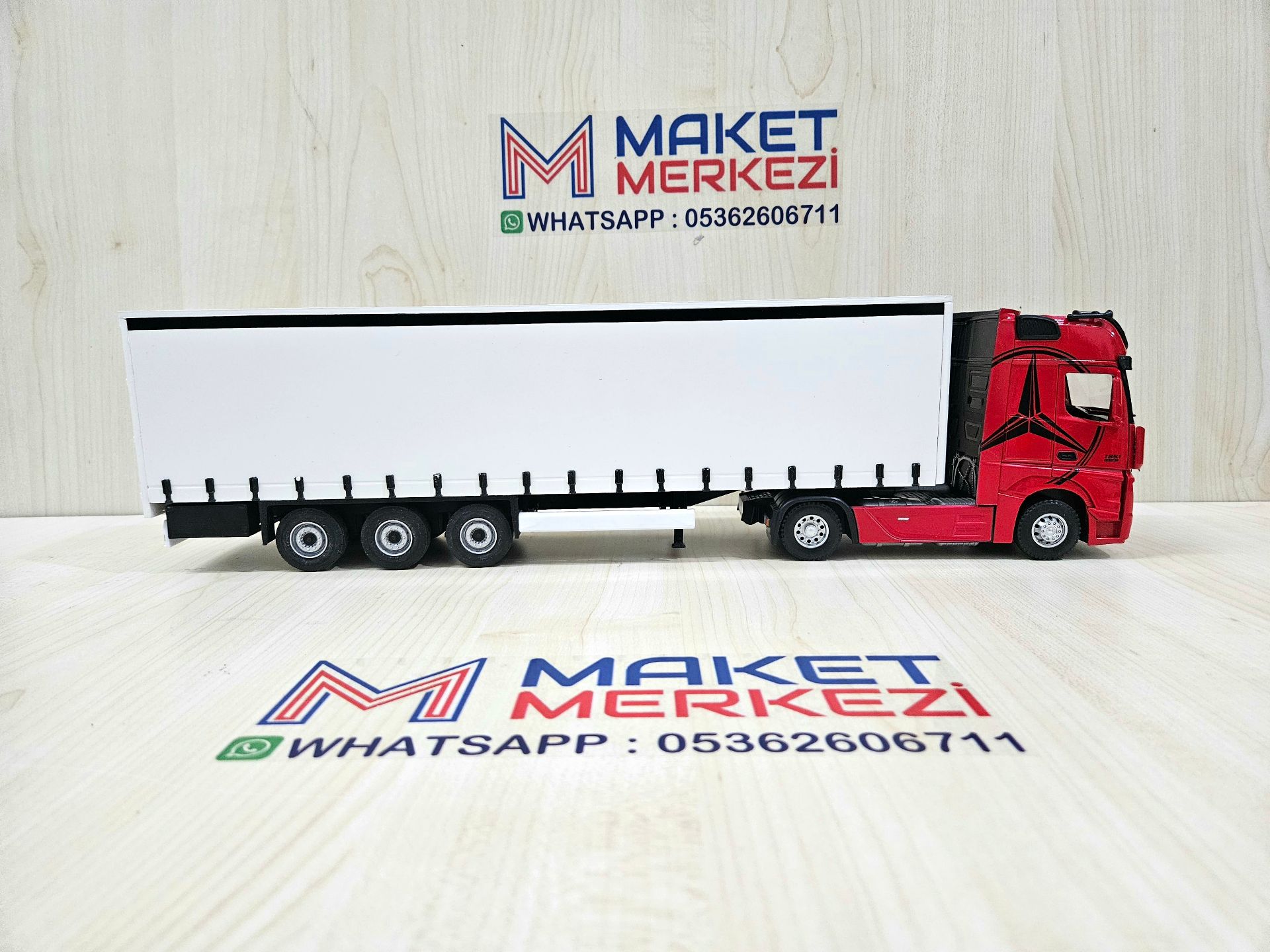 1/36 KIRMIZI MERCEDES ACTROS 1851 TENTE DORSELİ TIR MAKETİ
