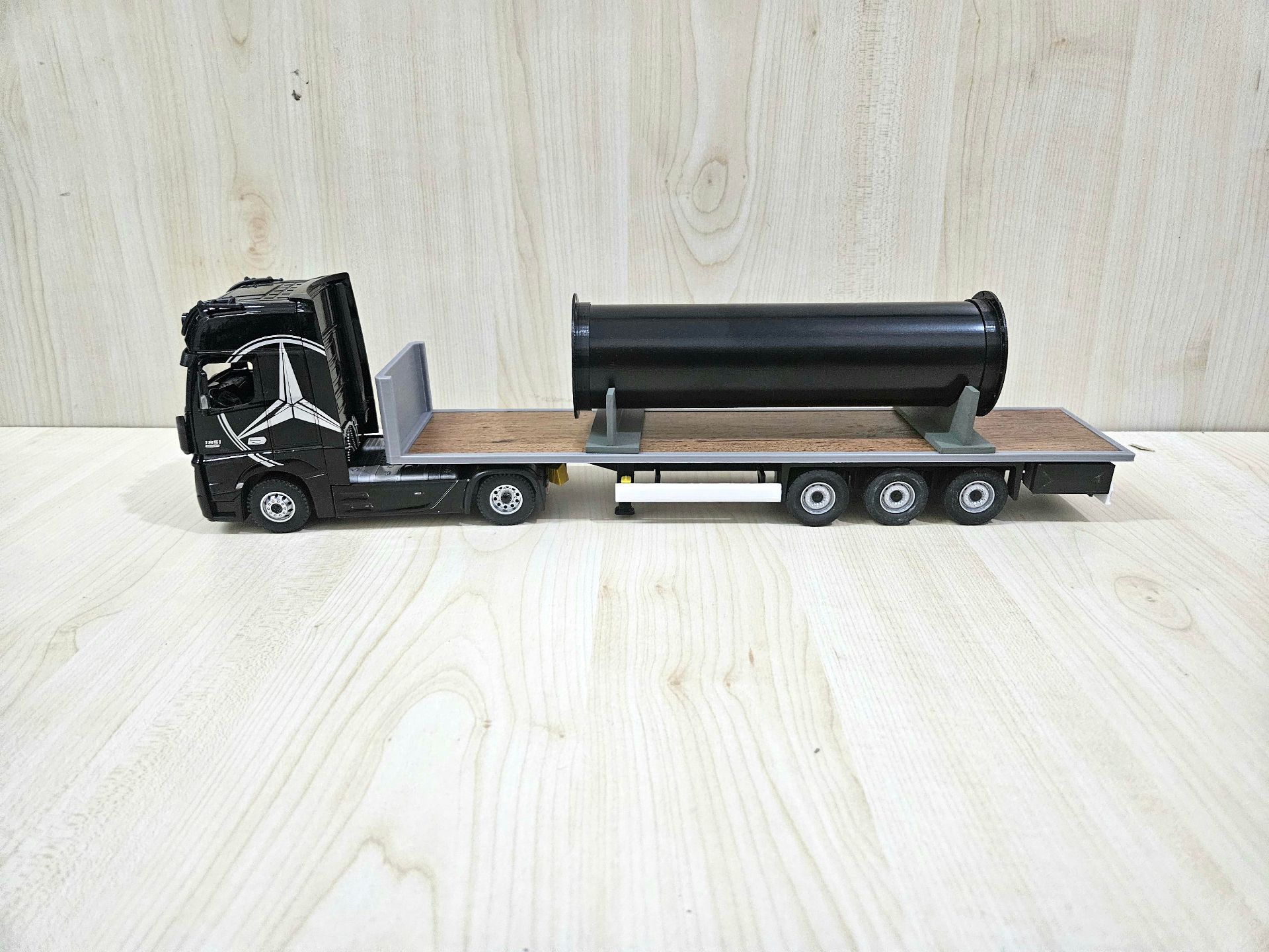 1/36 SİYAH MERCEDES ACTROS 1851 KAPAKSIZ SAL DORSELİ TIR MAKETİ