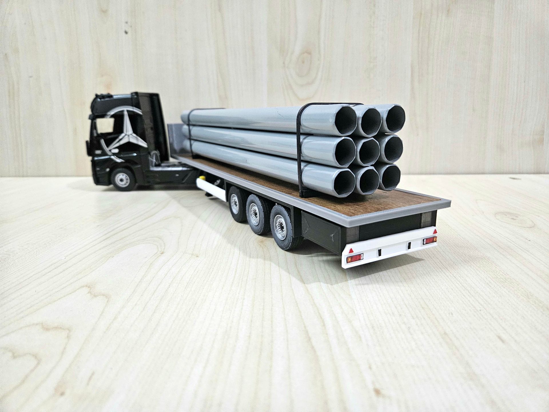1/36 SİYAH MERCEDES ACTROS 1851 KAPAKSIZ SAL DORSELİ TIR MAKETİ