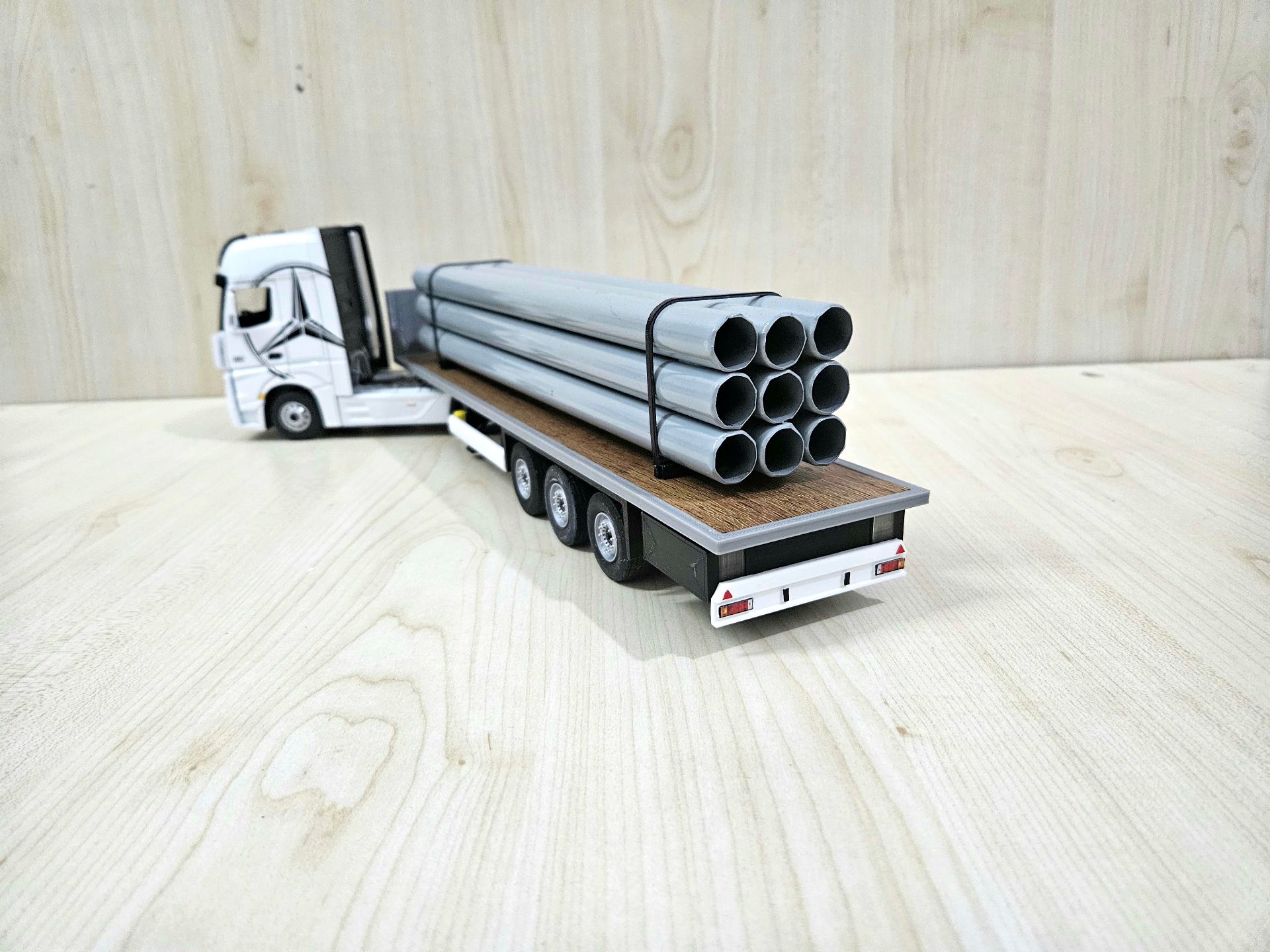 1/36 BEYAZ MERCEDES ACTROS 1851 KAPAKSIZ SAL DORSELİ TIR MAKETİ