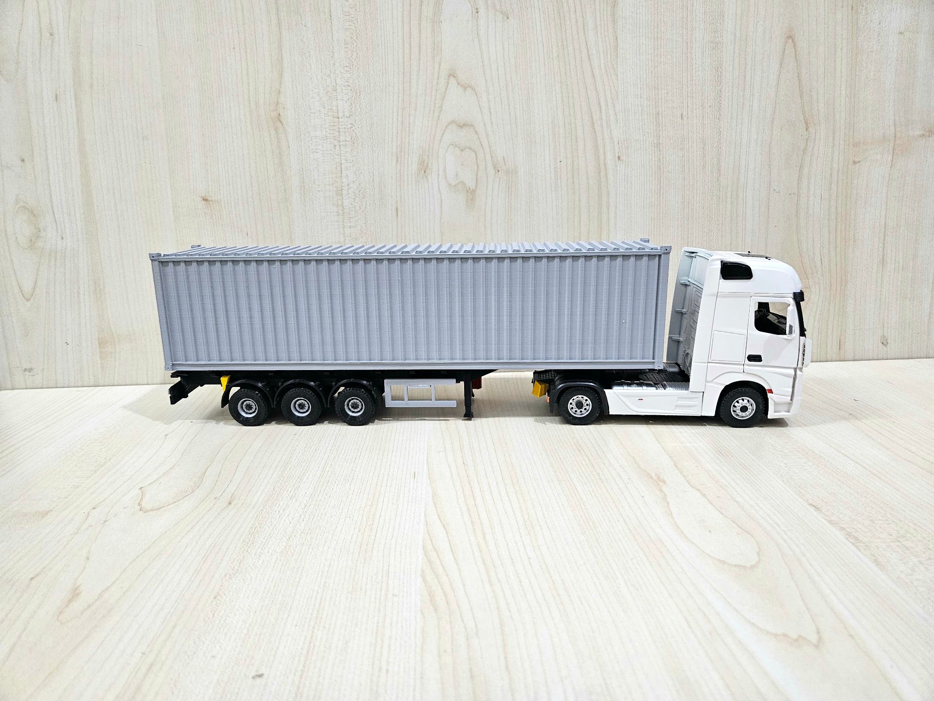 1/36 BEYAZ MERCEDES ACTROS 1851 KONTEYNER DORSELİ TIR MAKETİ