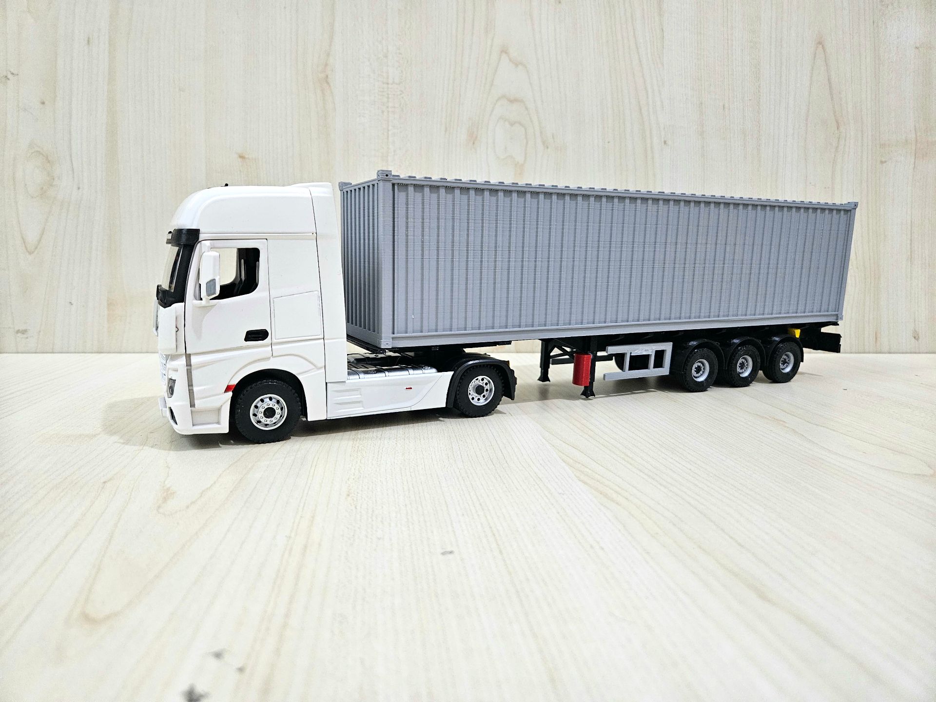 1/36 BEYAZ MERCEDES ACTROS 1851 KONTEYNER DORSELİ TIR MAKETİ