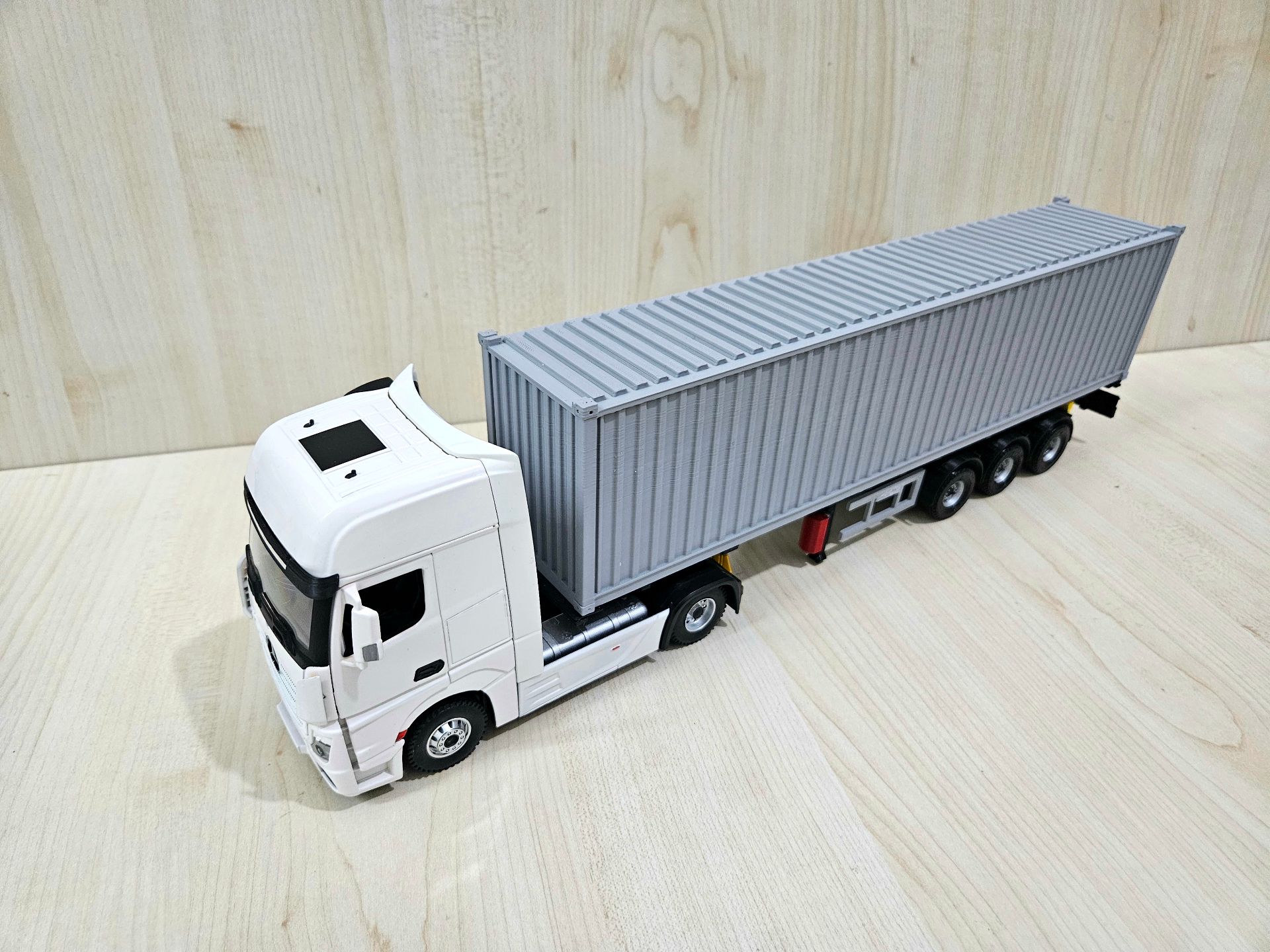 1/36 BEYAZ MERCEDES ACTROS 1851 KONTEYNER DORSELİ TIR MAKETİ
