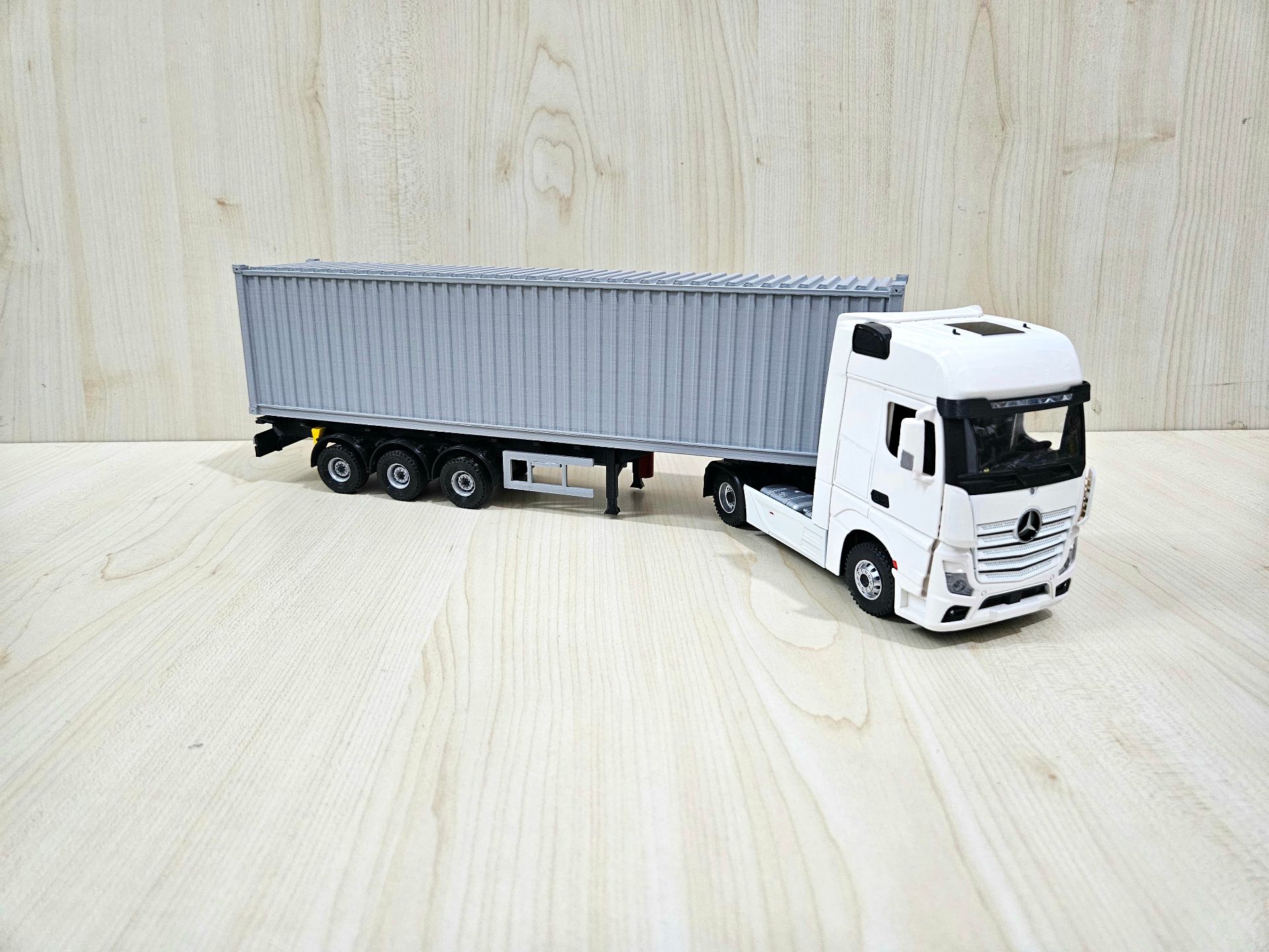 1/36 BEYAZ MERCEDES ACTROS 1851 KONTEYNER DORSELİ TIR MAKETİ