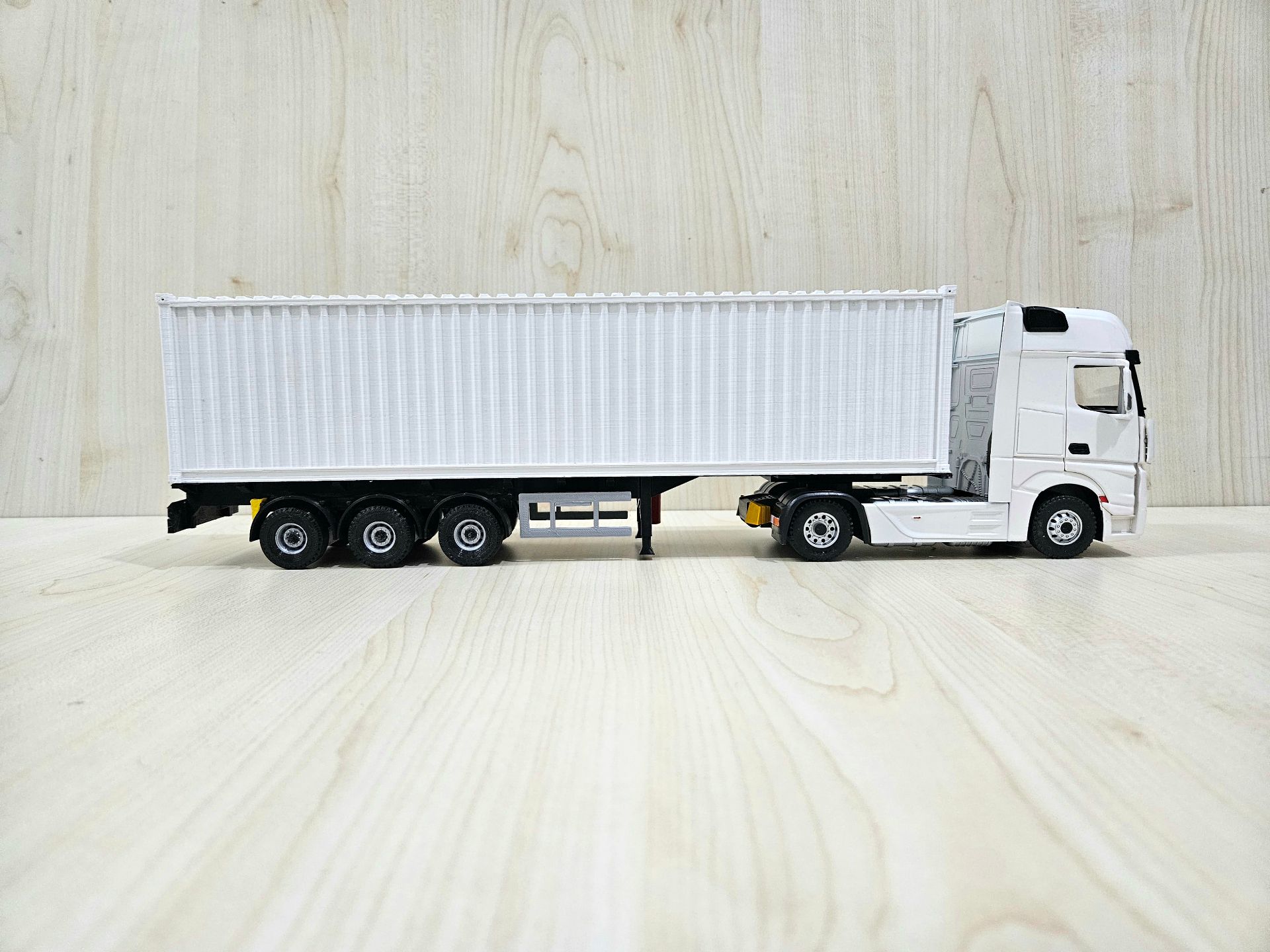 1/36 BEYAZ MERCEDES ACTROS 1851 KONTEYNER DORSELİ TIR MAKETİ