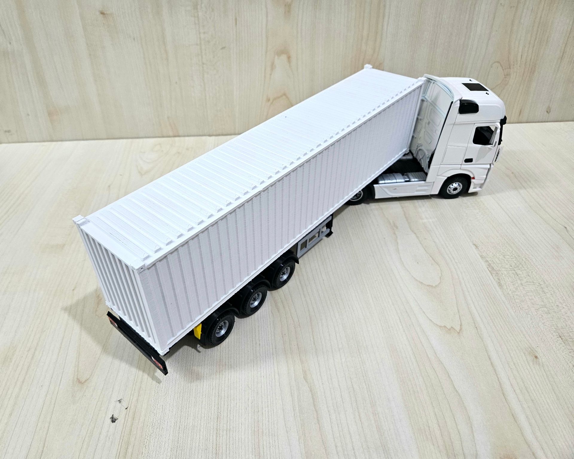 1/36 BEYAZ MERCEDES ACTROS 1851 KONTEYNER DORSELİ TIR MAKETİ