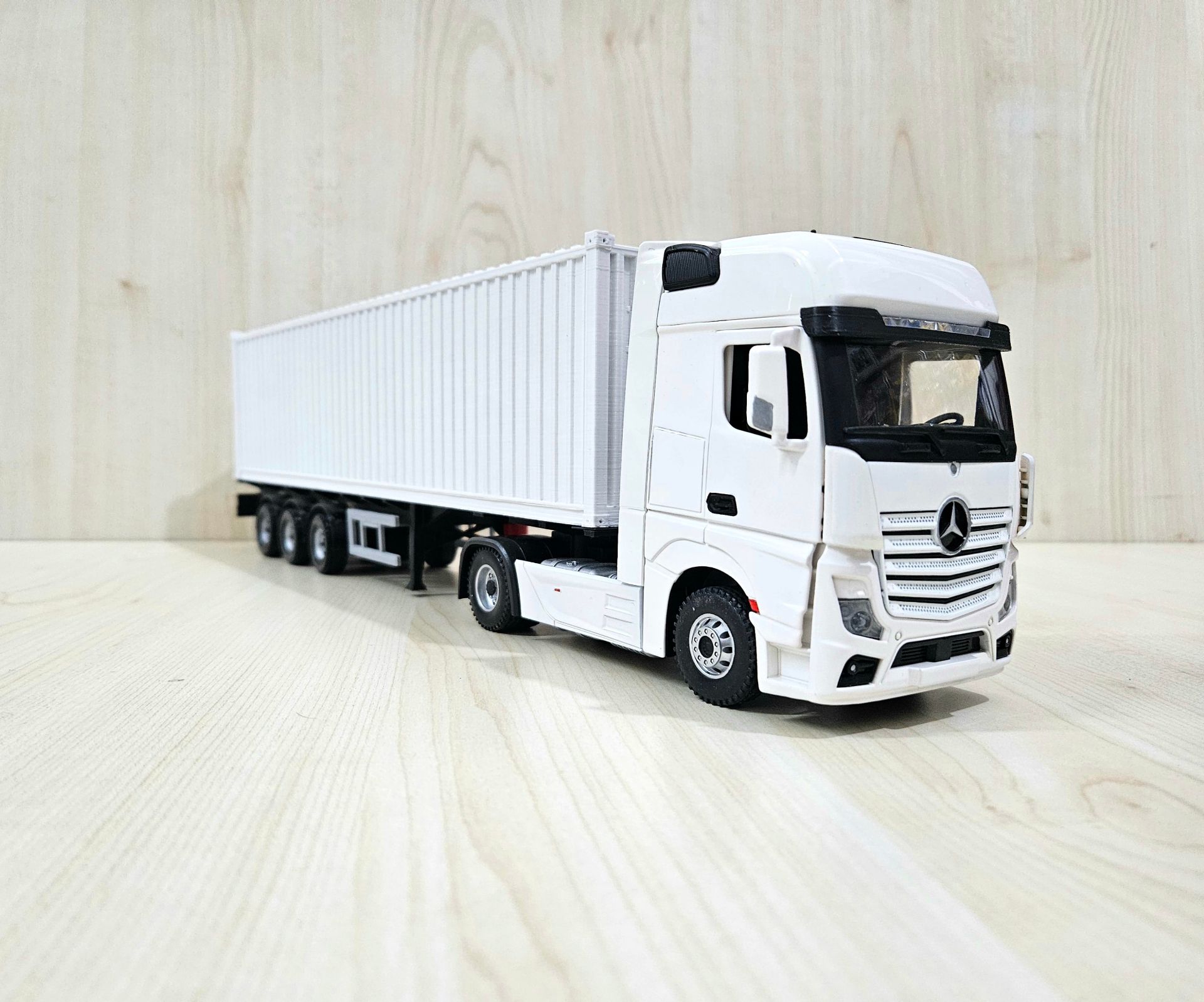 1/36 BEYAZ MERCEDES ACTROS 1851 KONTEYNER DORSELİ TIR MAKETİ