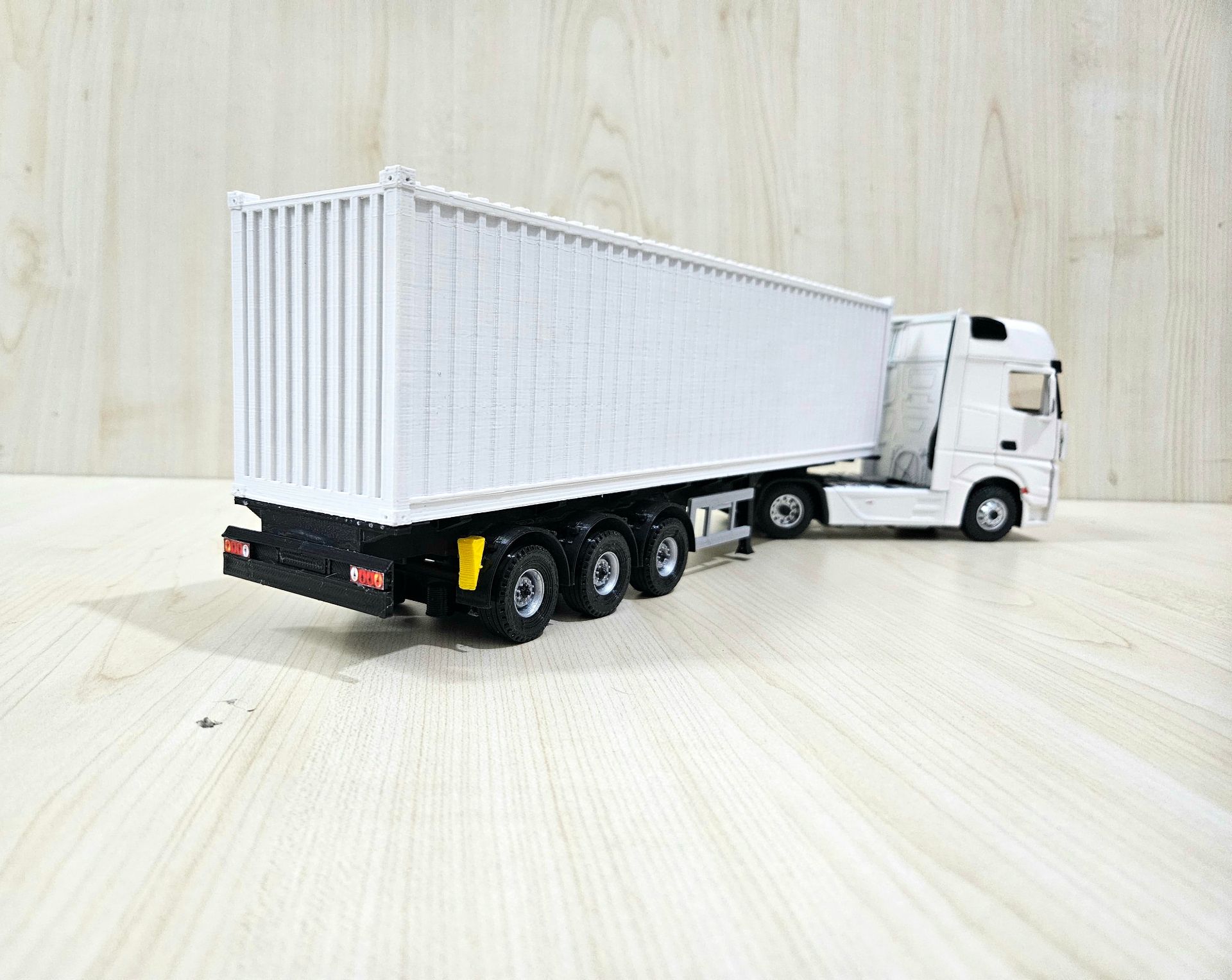 1/36 BEYAZ MERCEDES ACTROS 1851 KONTEYNER DORSELİ TIR MAKETİ