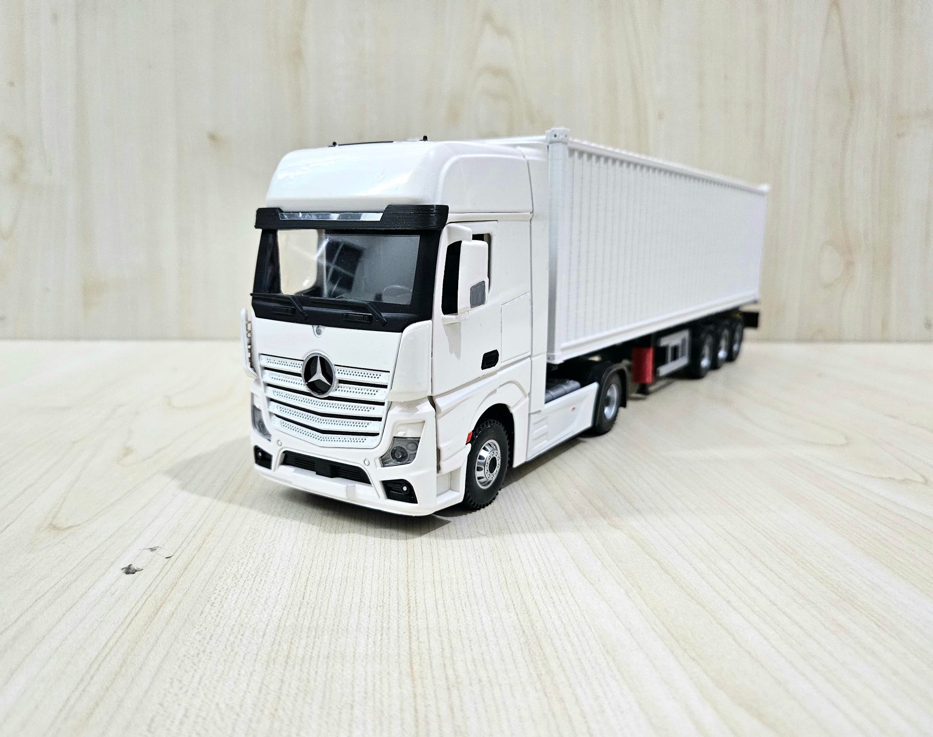 1/36 BEYAZ MERCEDES ACTROS 1851 KONTEYNER DORSELİ TIR MAKETİ