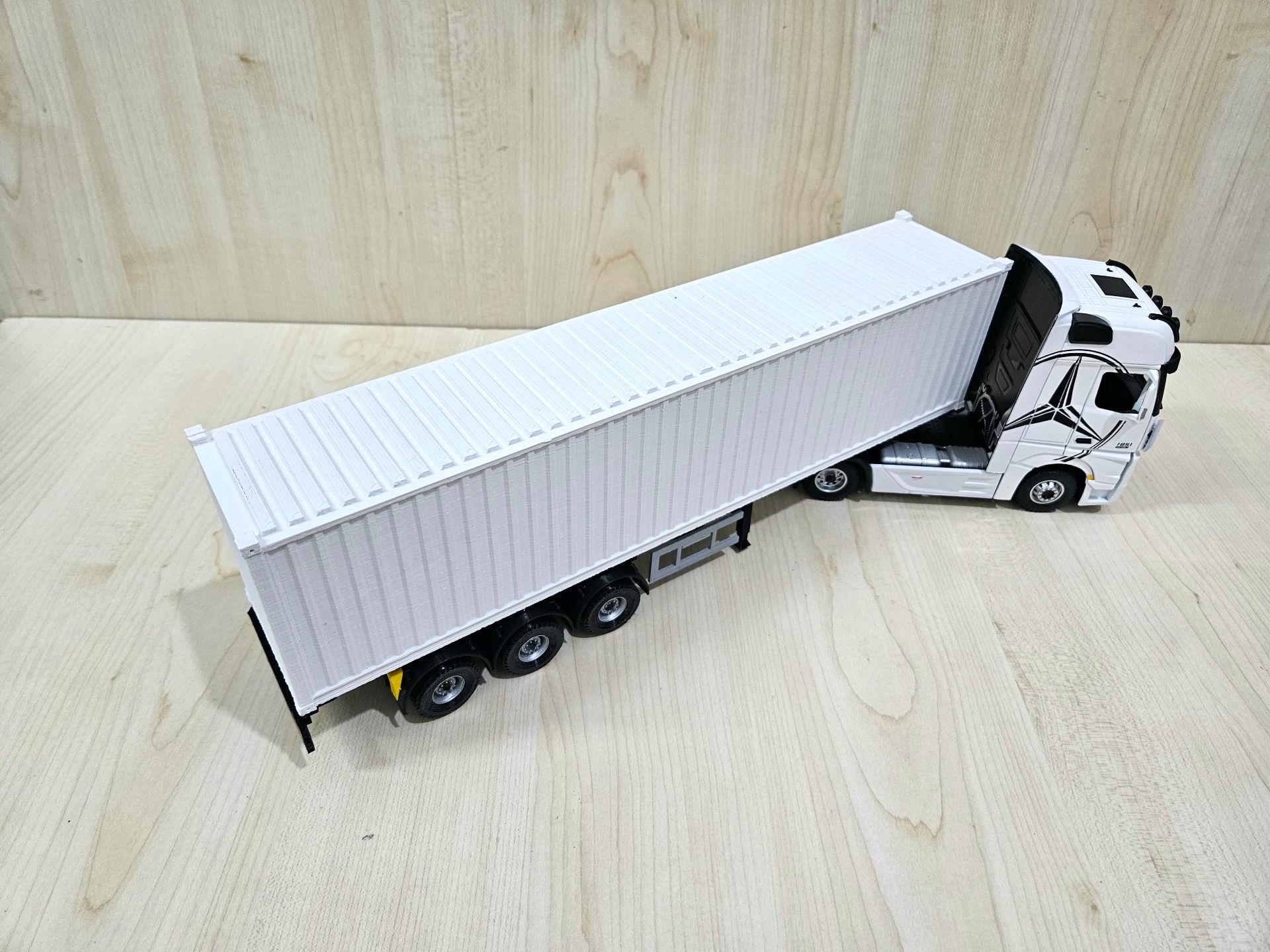 1/36 BEYAZ MERCEDES ACTROS 1851 KONTEYNER DORSELİ TIR MAKETİ