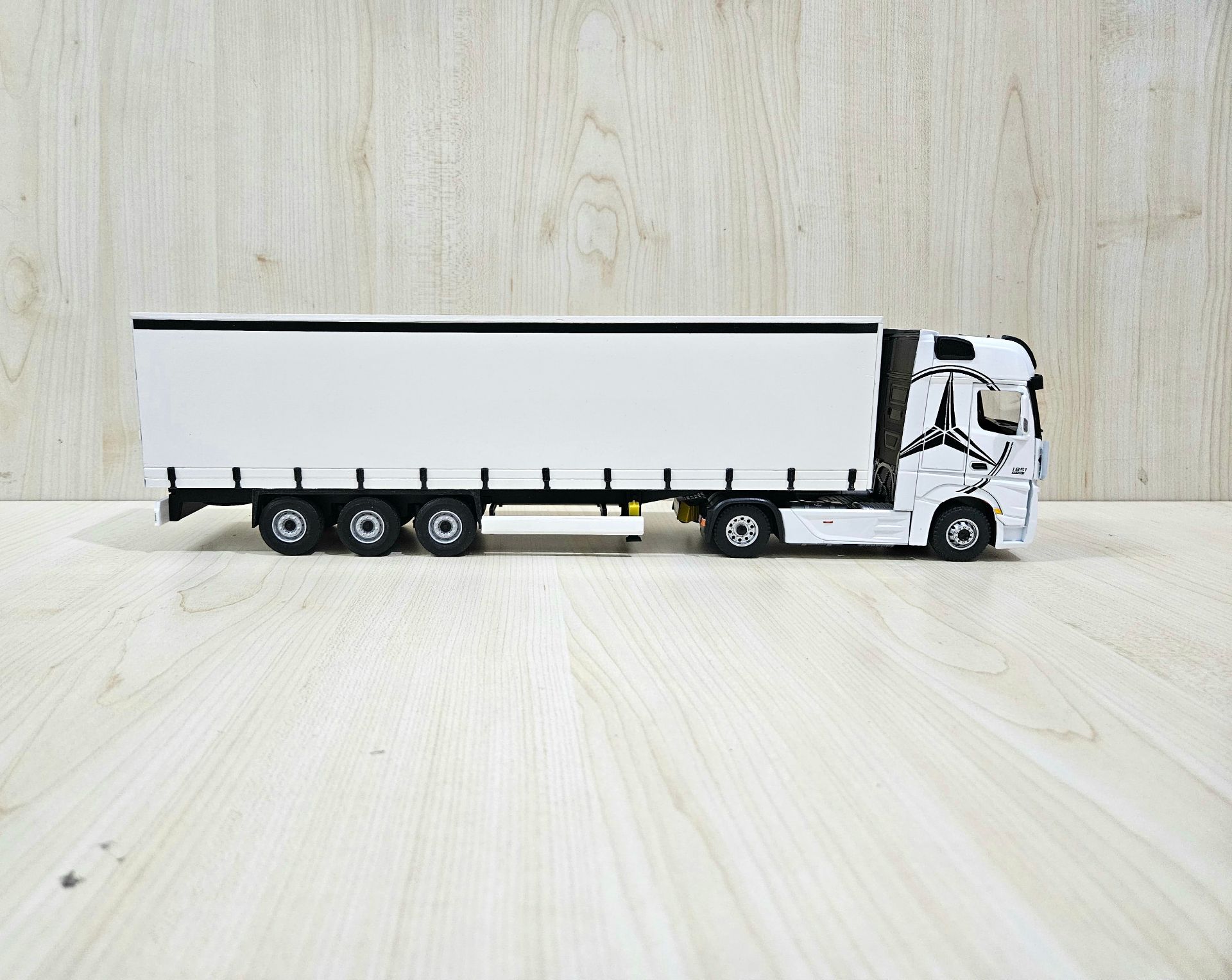 1/36 BEYAZ MERCEDES ACTROS 1851 TENTE DORSELİ TIR MAKETİ