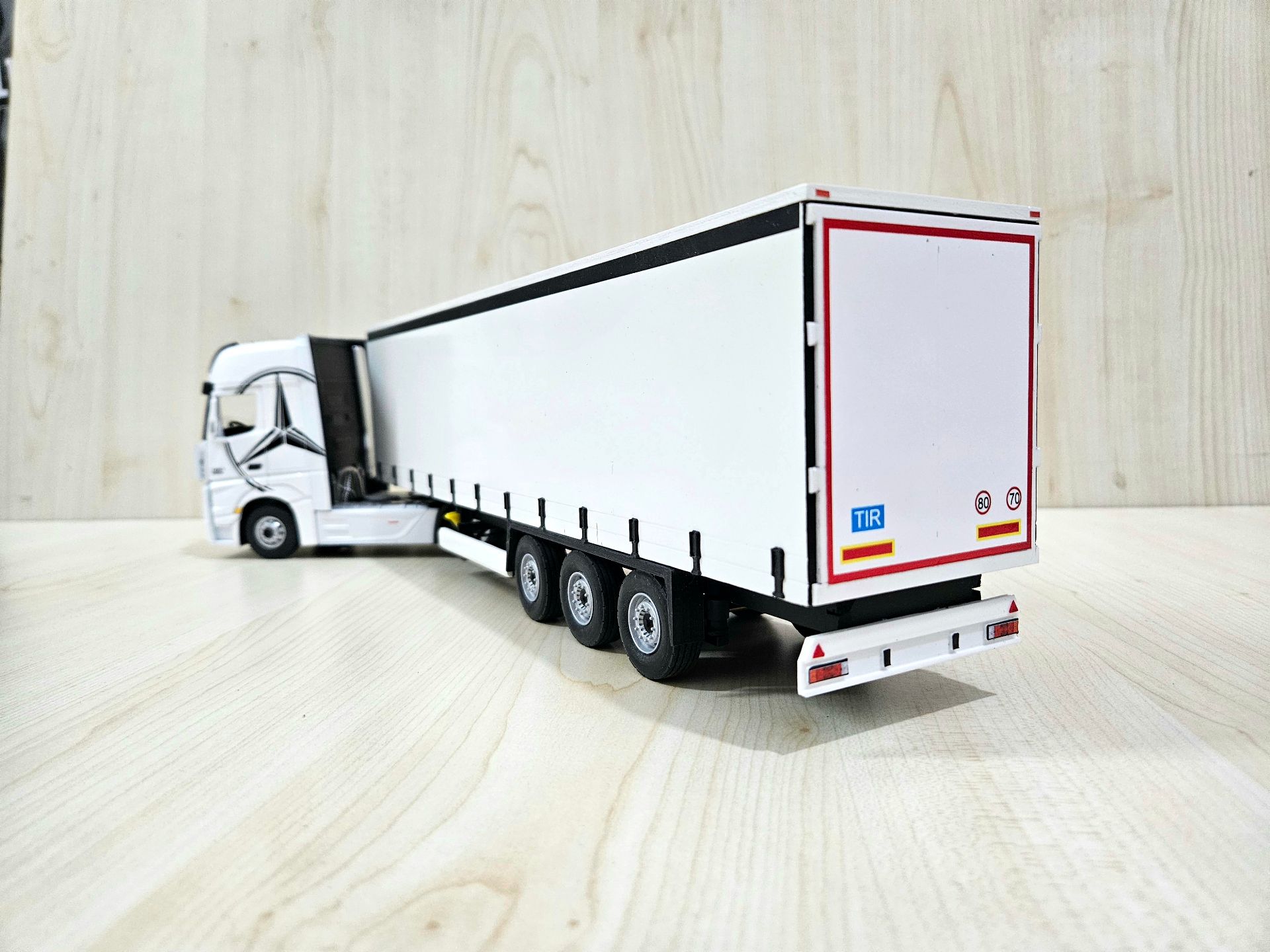 1/36 BEYAZ MERCEDES ACTROS 1851 TENTE DORSELİ TIR MAKETİ