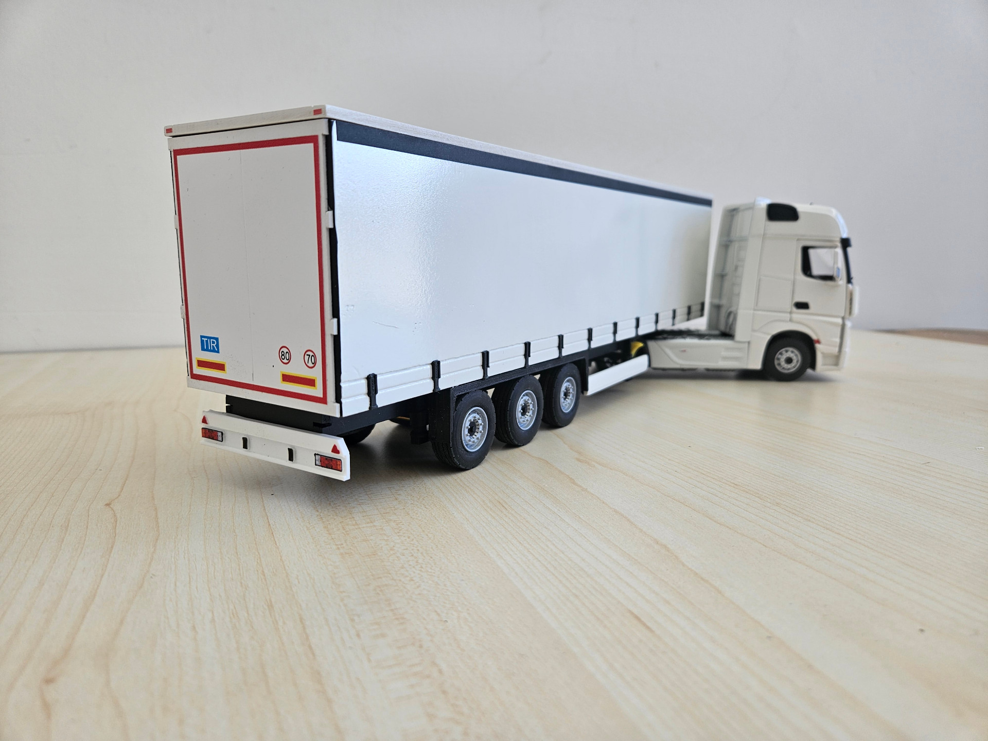 1/36 BEYAZ MERCEDES ACTROS 1851 TENTE DORSELİ TIR MAKETİ