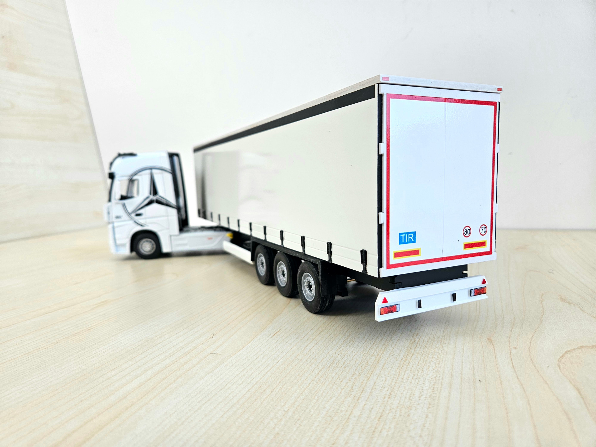 1/36 BEYAZ MERCEDES ACTROS 1851 TENTE DORSELİ TIR MAKETİ