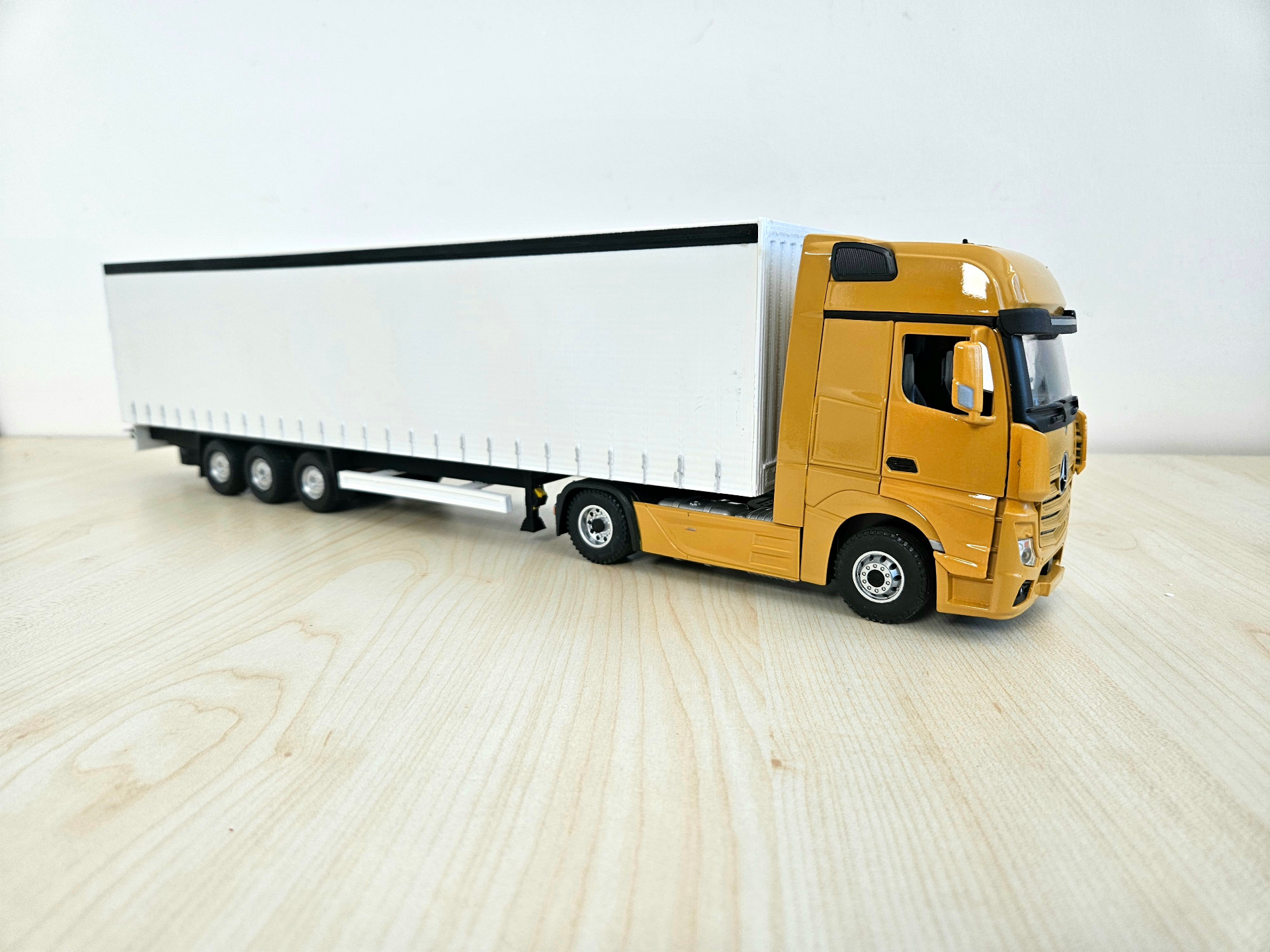 1/36 AÇIK KAHVE MERCEDES ACTROS 1851 TENTE DORSELİ TIR MAKETİ