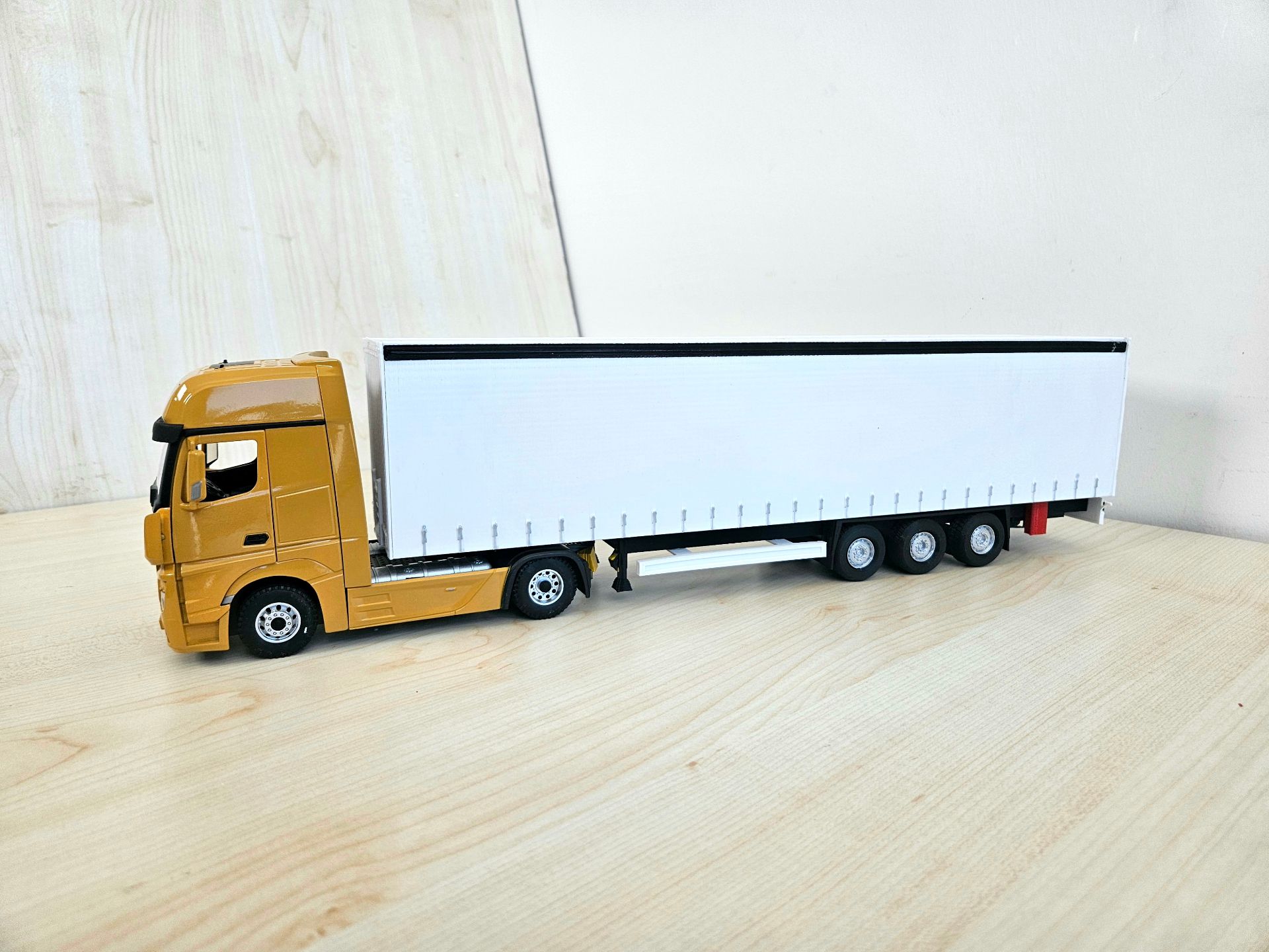 1/36 AÇIK KAHVE MERCEDES ACTROS 1851 TENTE DORSELİ TIR MAKETİ