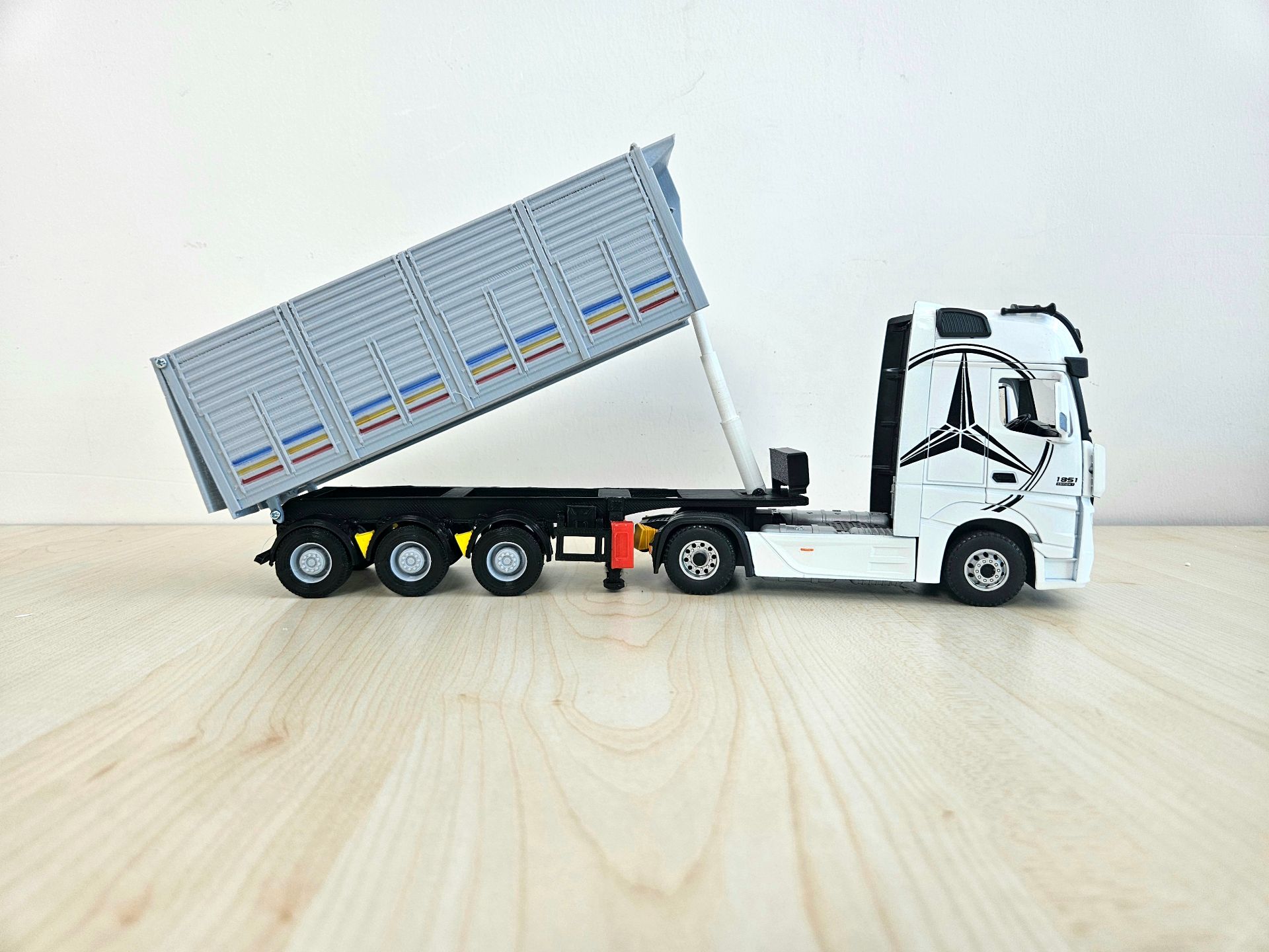 1/36 BEYAZ MERCEDES ACTROS 1851 KAPAKLI DAMPER DORSELİ TIR MAKETİ