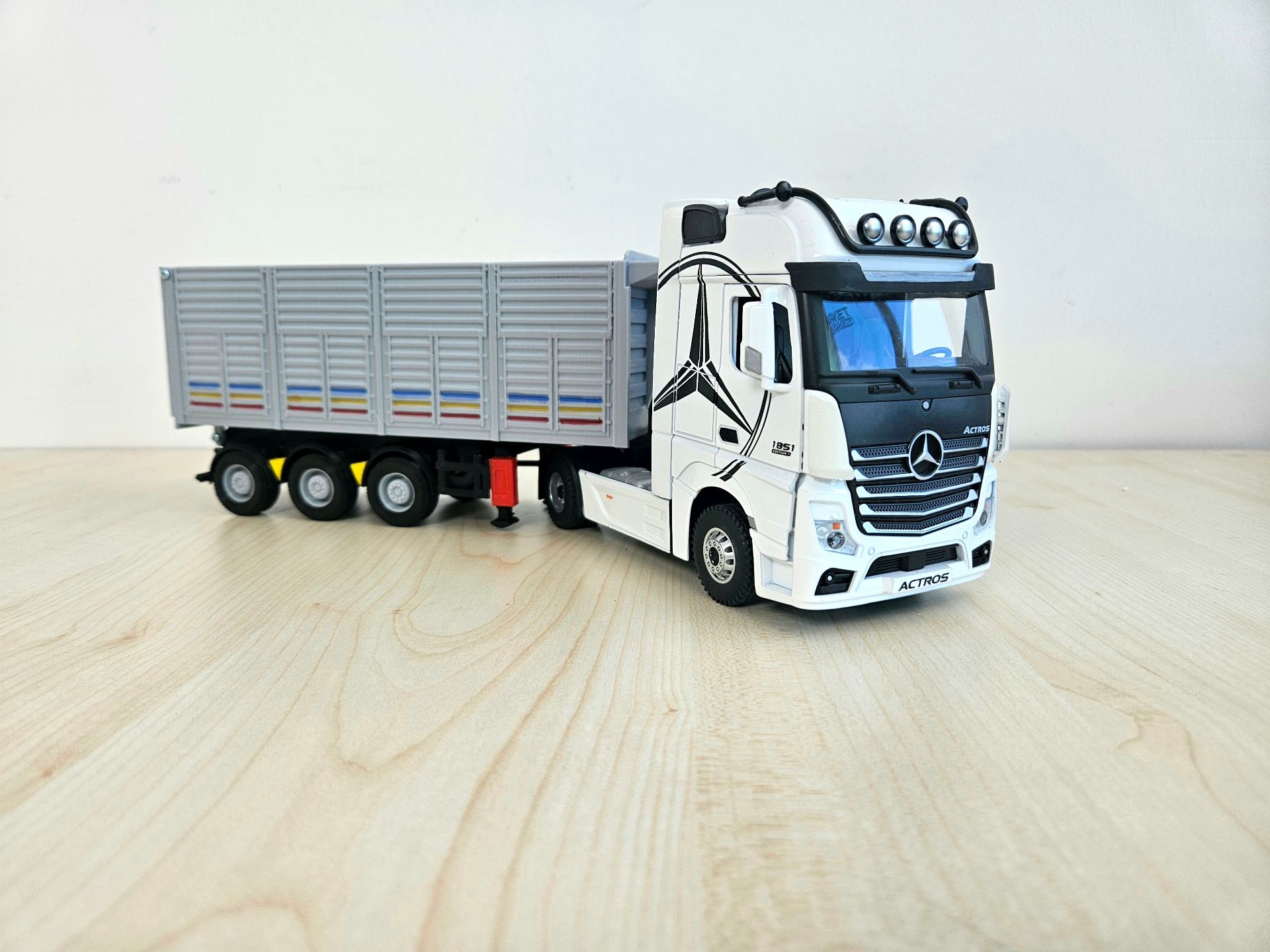 1/36 BEYAZ MERCEDES ACTROS 1851 KAPAKLI DAMPER DORSELİ TIR MAKETİ