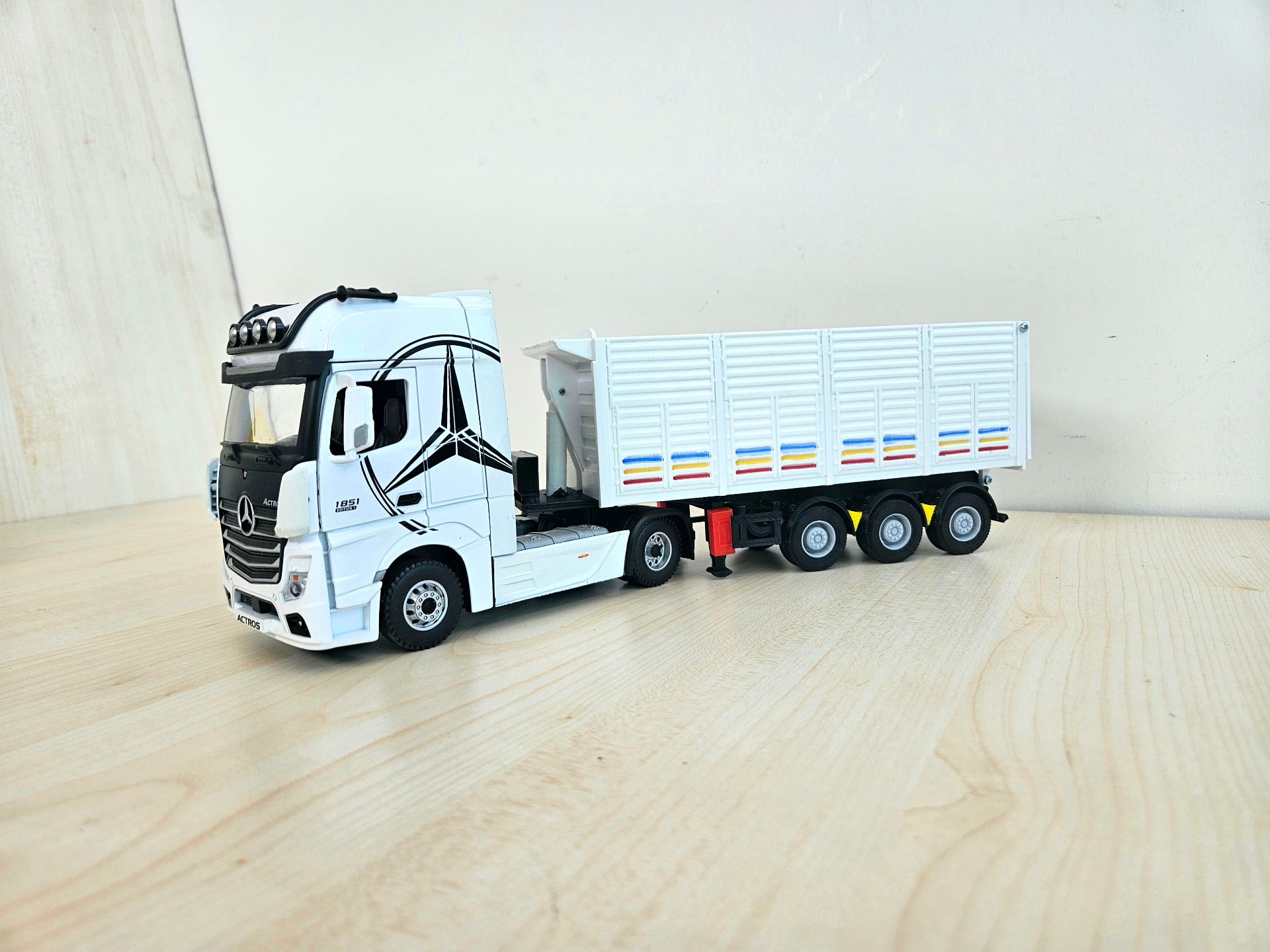 1/36 BEYAZ MERCEDES ACTROS 1851 KAPAKLI DAMPER DORSELİ TIR MAKETİ