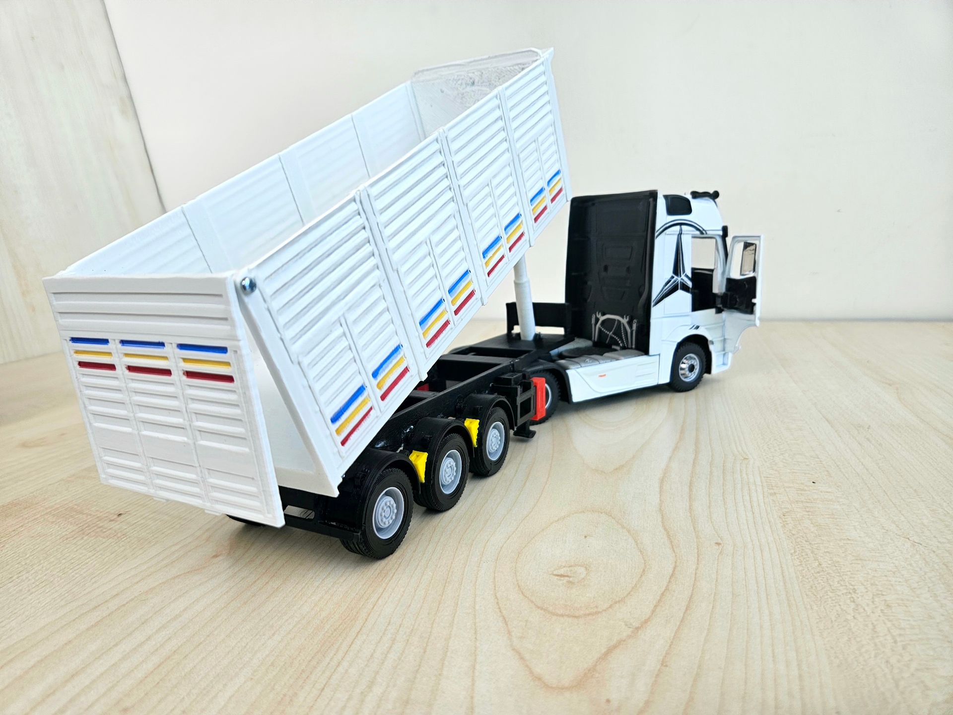 1/36 BEYAZ MERCEDES ACTROS 1851 KAPAKLI DAMPER DORSELİ TIR MAKETİ