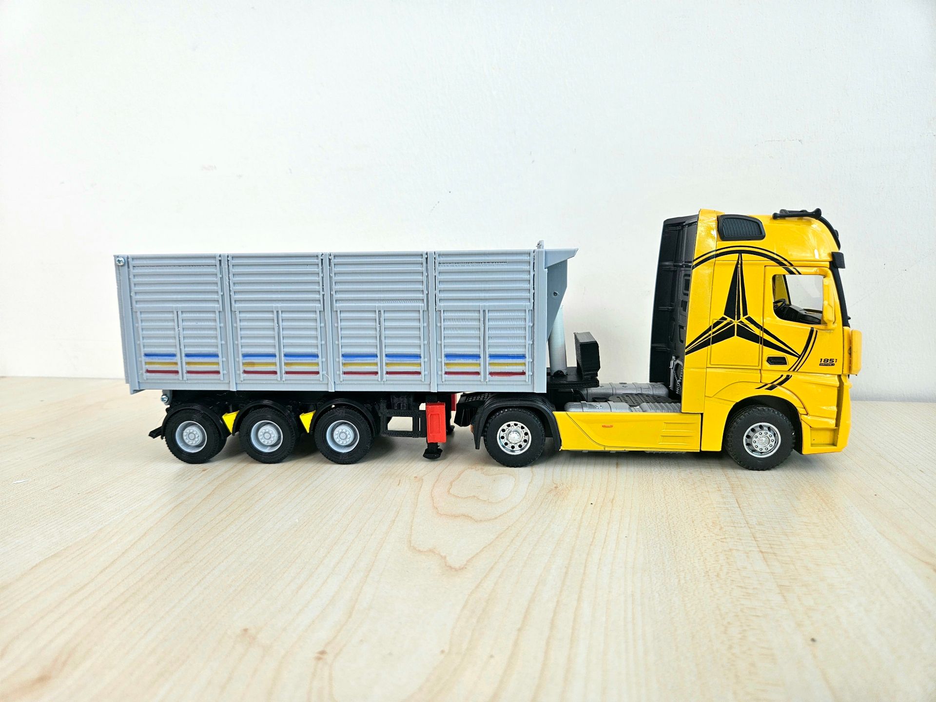 1/36 SARI MERCEDES ACTROS 1851 KAPAKLI DAMPER DORSELİ TIR MAKETİ