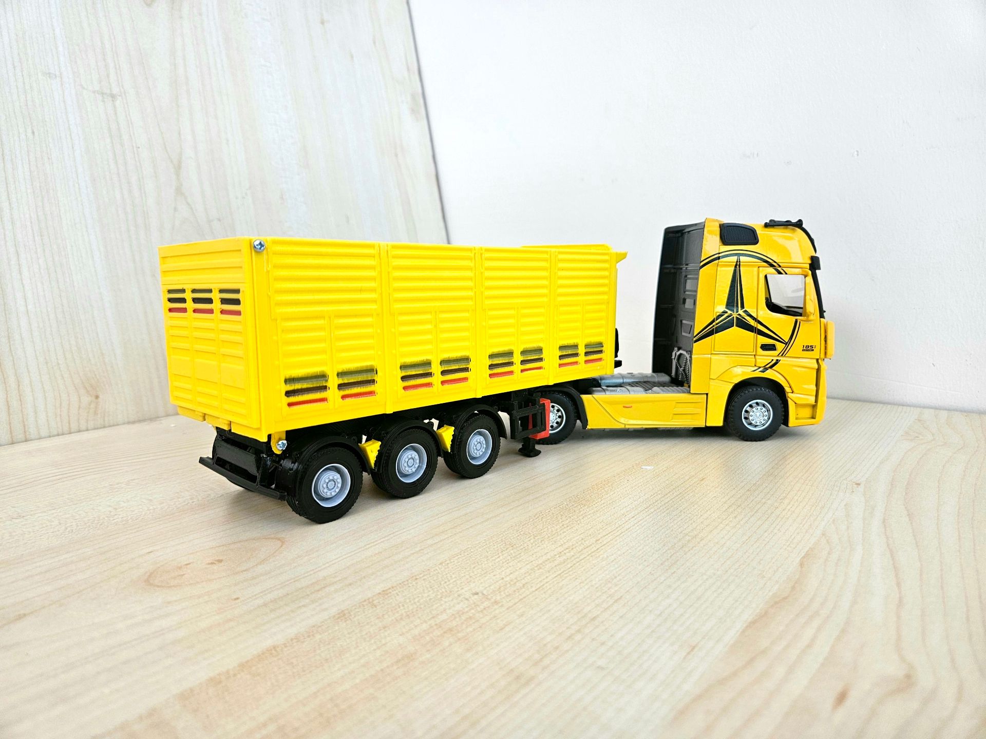 1/36 SARI MERCEDES ACTROS 1851 KAPAKLI DAMPER DORSELİ TIR MAKETİ