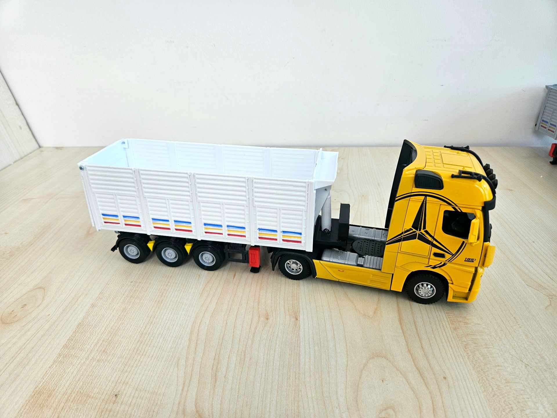 1/36 SARI MERCEDES ACTROS 1851 KAPAKLI DAMPER DORSELİ TIR MAKETİ