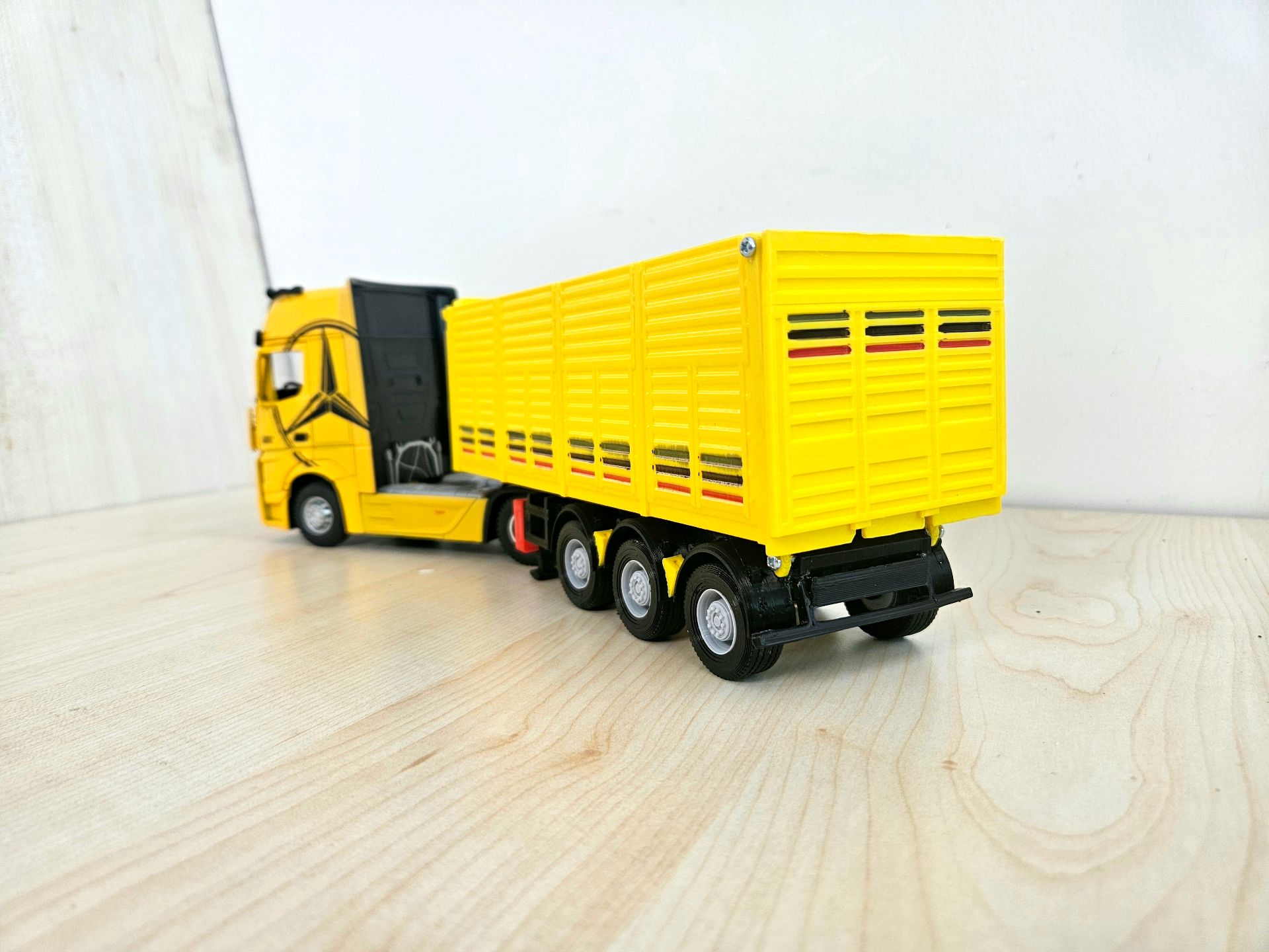 1/36 SARI MERCEDES ACTROS 1851 KAPAKLI DAMPER DORSELİ TIR MAKETİ
