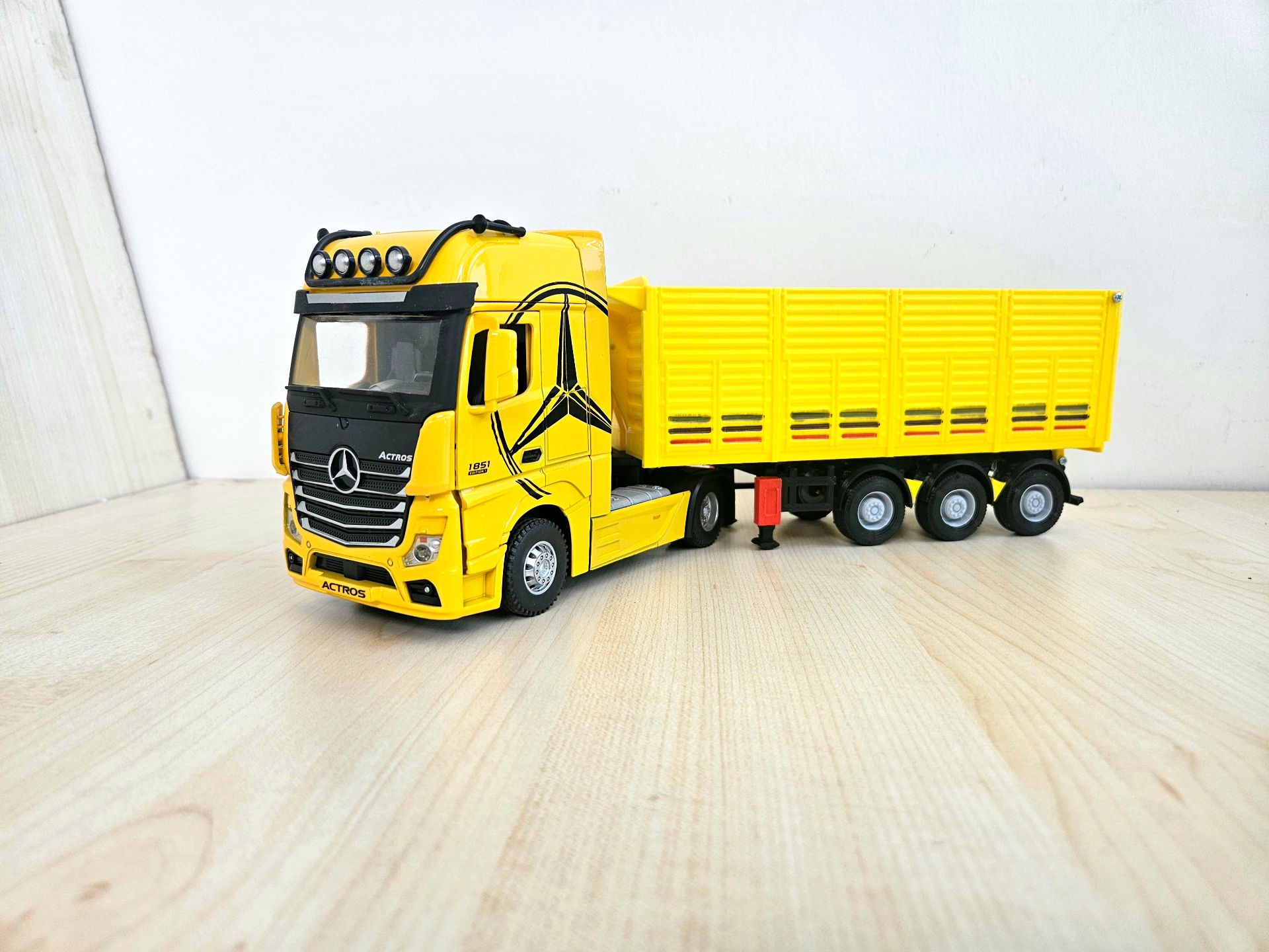 1/36 SARI MERCEDES ACTROS 1851 KAPAKLI DAMPER DORSELİ TIR MAKETİ
