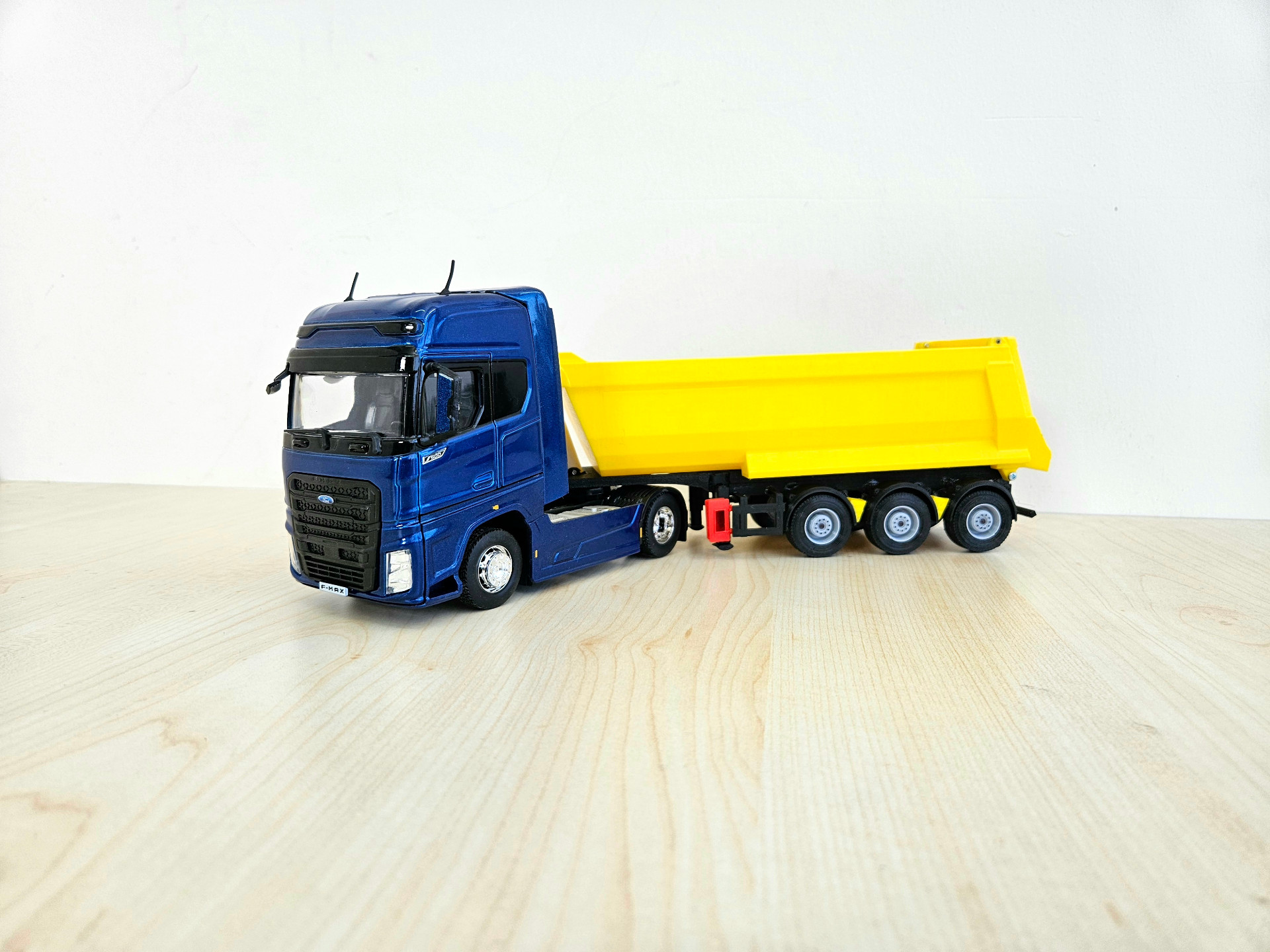 1/36 FORD F-MAX DAMPER DORSELİ TIR MAKETİ