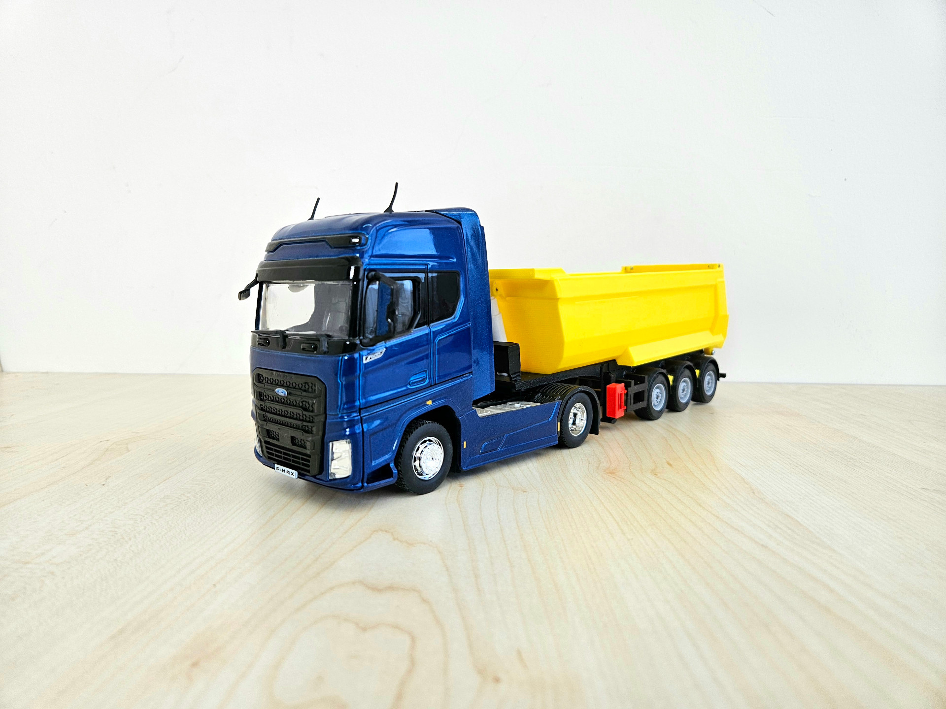 1/36 FORD F-MAX DAMPER DORSELİ TIR MAKETİ