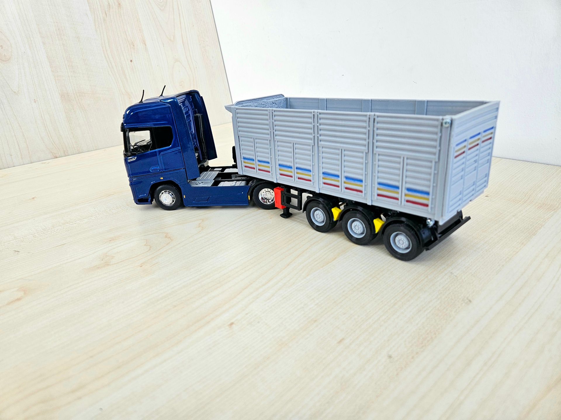1/36 FORD F-MAX KAPAKLI DAMPER DORSELİ TIR MAKETİ