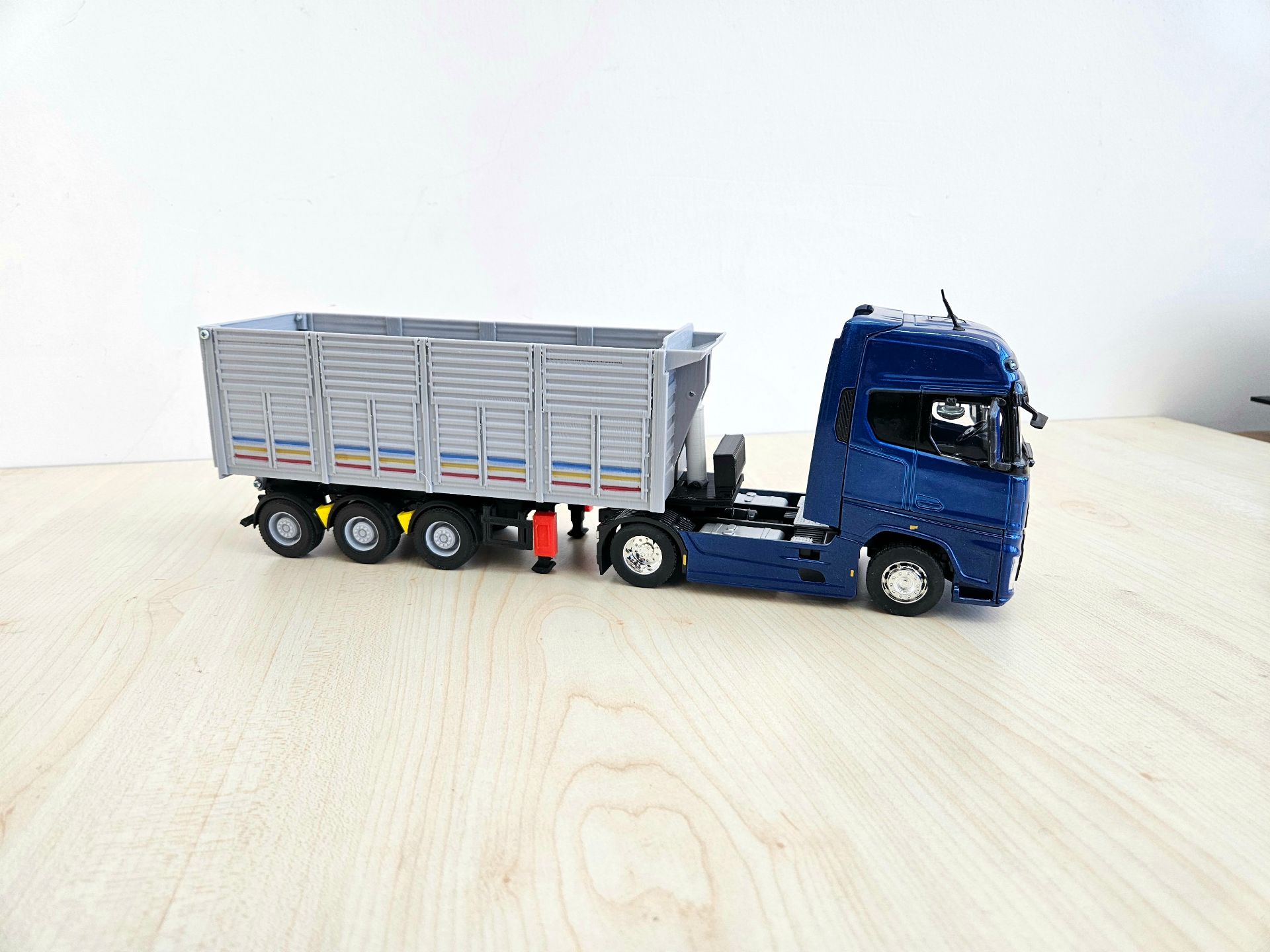 1/36 FORD F-MAX KAPAKLI DAMPER DORSELİ TIR MAKETİ