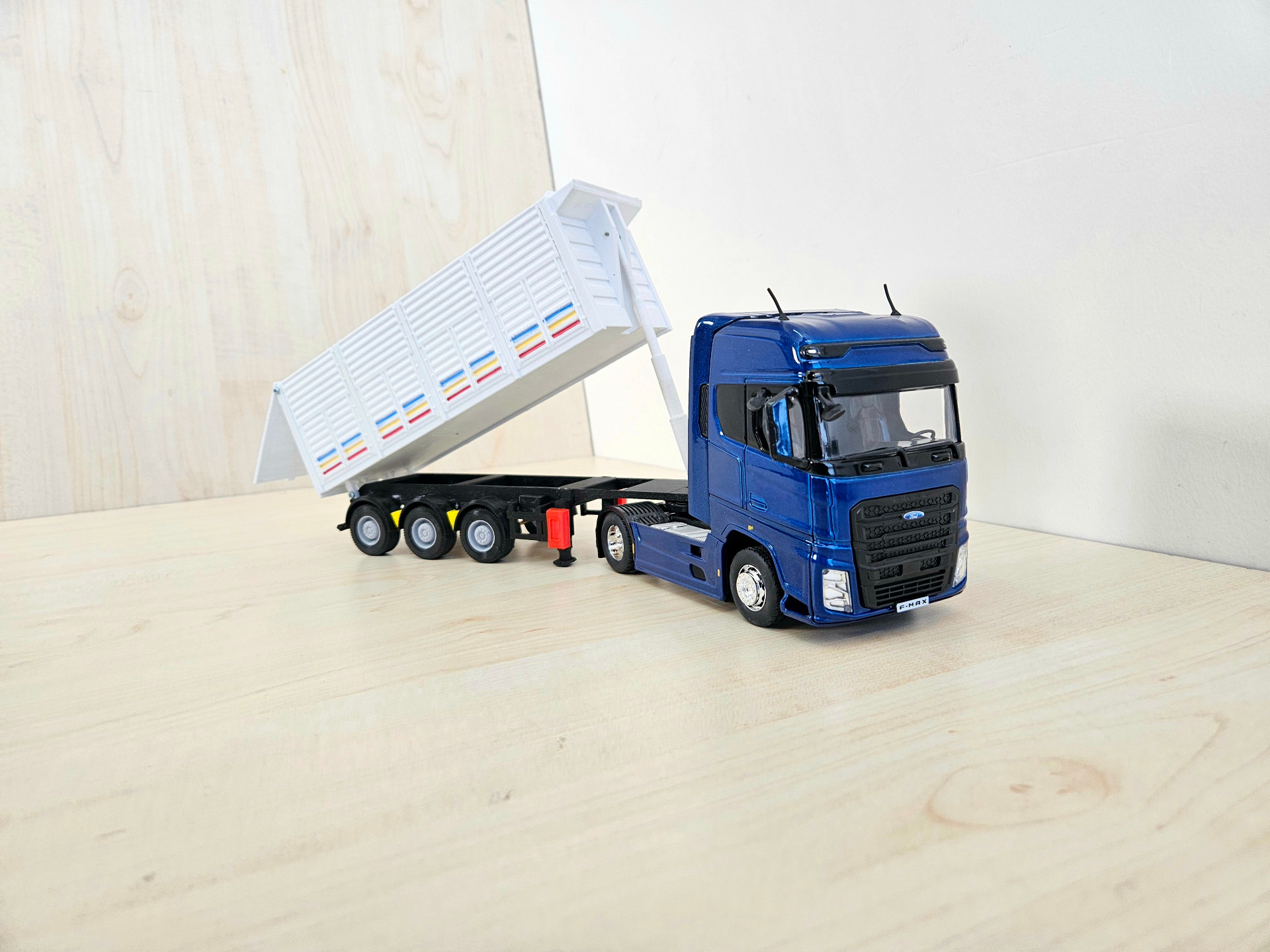 1/36 FORD F-MAX KAPAKLI DAMPER DORSELİ TIR MAKETİ